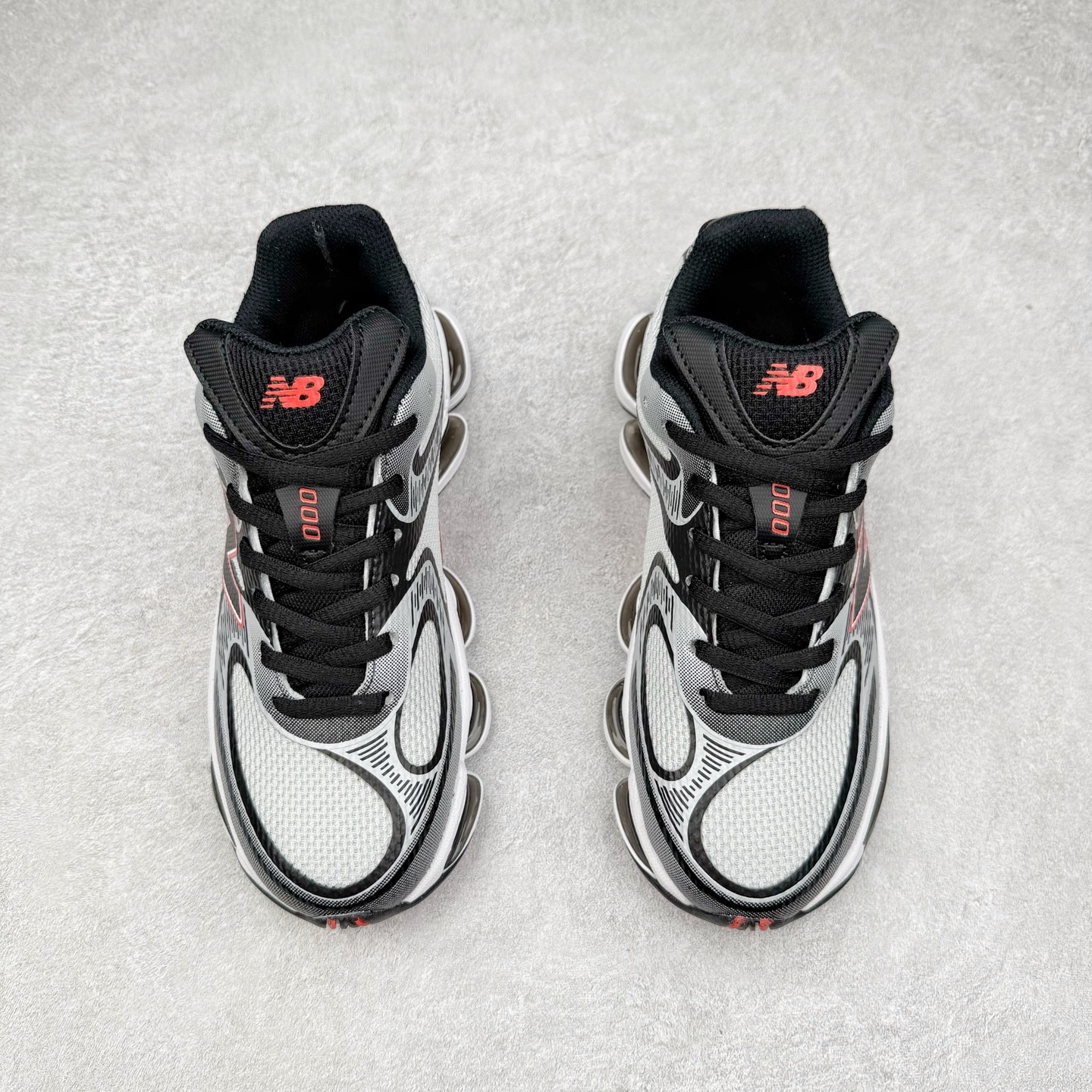 图片[2]-New Balance NB2000 舒适百搭防滑耐磨低帮 休闲跑步鞋 New Balance 在近两年的球鞋市场屡出奇招，在经典鞋型保持进一步增长的同时，推出的每一款新鞋型也都有傲人的战绩。在 327、9060 等鞋型获得成功之后，今天 New Balance 家族又迎来了新鲜血液的注入。这双 New Balance 2000 依然是融合了新旧元素的跑鞋造型，命名为 2000，或许是它的设计理念有着 Y2K 的血统。最大的亮点，在于这双鞋的中底。外侧以五个 ABZORB 单元，带来极具辨识度和冲击力的视觉效果，让这双鞋在外观和脚感方面都颇具吸引力。尺码：36 37 37.5 38 38.5 39 40 40.5 41 42 42.5 43 44 45 46-选品中心