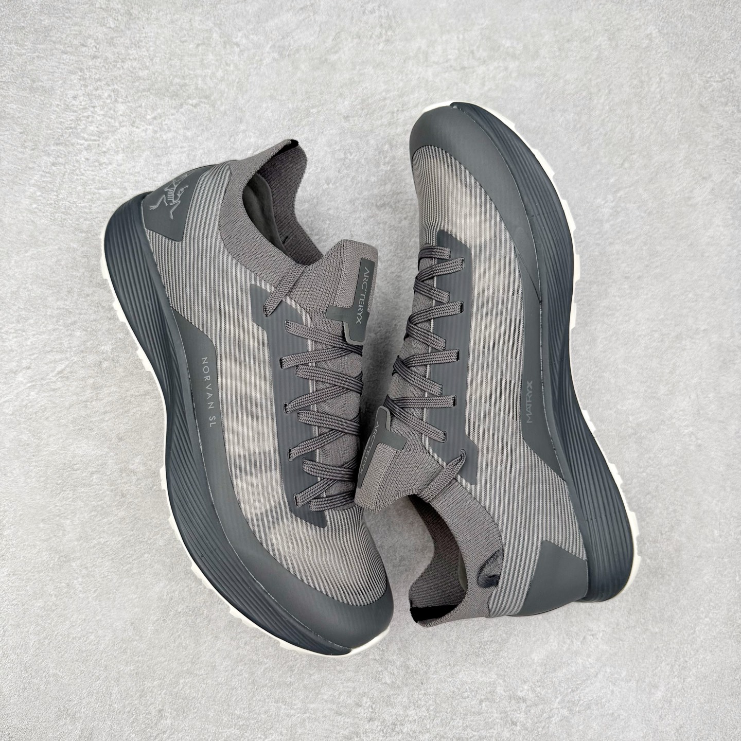 图片[3]-＃HP Arcteryx Norvan SL 3 始祖鸟时尚舒适防滑透气轻便低帮跑步鞋 Arcteryx中文名始祖鸟 加拿大户外服饰品牌 1989年创立于加拿大温哥华 始祖鸟来自加拿大海岸山脉 植根高山的专业户外品牌 始终秉承对精湛设计和工艺孜孜以求的准则 从1989年创立至今 Arcteryx始终不断在产品设计与做工上不惜工本 以满足始祖鸟的标准 品质、设计以及精简的理念造就了其良好的性能 并能满足严苛环境下的使用需求 尺码：40 41 42 43 44 45-选品中心