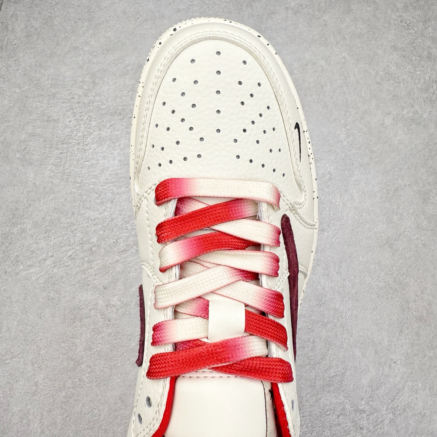 图片[4]-＃福利特价 TS x Air Jordan AJ1 Low 倒钩低帮联名定制配色 原厂内置气垫魔块 A模大底 头层小牛皮 鞋舌AJ原厂专用牛津布+AJ专用反口珍珠布+原厂无杂质高弹内里海棉+特殊封边弹力鞋带 尺码：36 36.5 37.5 38 38.5 39 40 40.5 41 42 42.5 43 44 44.5 45 46 47.5-选品中心