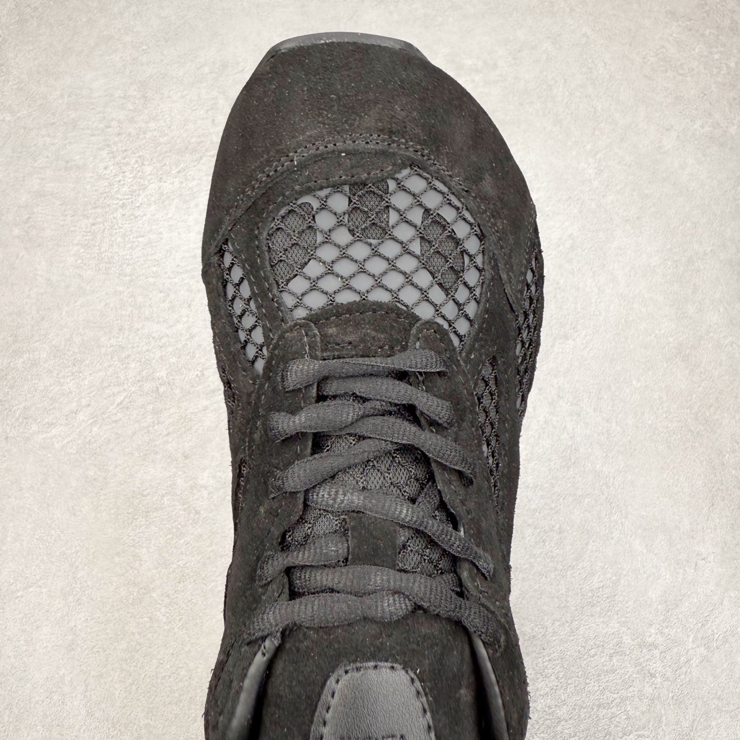 图片[4]-BOTTEGA VENETA Orbit Runner BV葆蝶家时尚休闲王一博同款老爹鞋运动鞋 原版开发 一比一打造 相似度百分之99以上 市场一梯队级别品质 区别市场任何标文顶级品质版本 采用轻质科技网布面料 搭配几何图案设计橡胶外底 王炸系列 高版本 认准套包工艺 实际增高很多哦 还是一样显腿细非常nice 耐玩耐造 对标对版 套包鞋工艺 认准高版本 大底选用拼色TPU大底 配置原版包装 尺码：35 36 37 38 39 40 41 42 43 44 45-选品中心