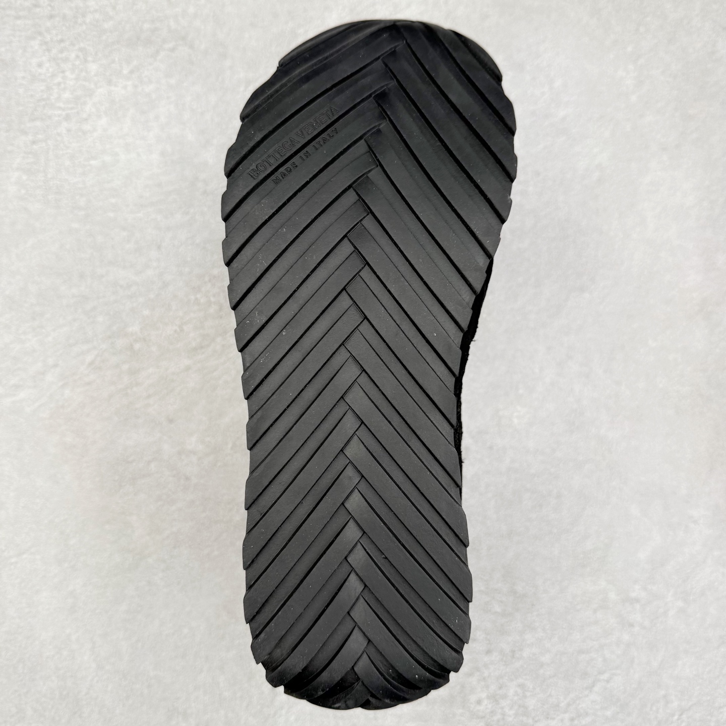 图片[9]-BOTTEGA VENETA Orbit Runner BV葆蝶家时尚休闲王一博同款老爹鞋运动鞋 原版开发 一比一打造 相似度百分之99以上 市场一梯队级别品质 区别市场任何标文顶级品质版本 采用轻质科技网布面料 搭配几何图案设计橡胶外底 王炸系列 高版本 认准套包工艺 实际增高很多哦 还是一样显腿细非常nice 耐玩耐造 对标对版 套包鞋工艺 认准高版本 大底选用拼色TPU大底 配置原版包装 尺码：35 36 37 38 39 40 41 42 43 44 45-选品中心