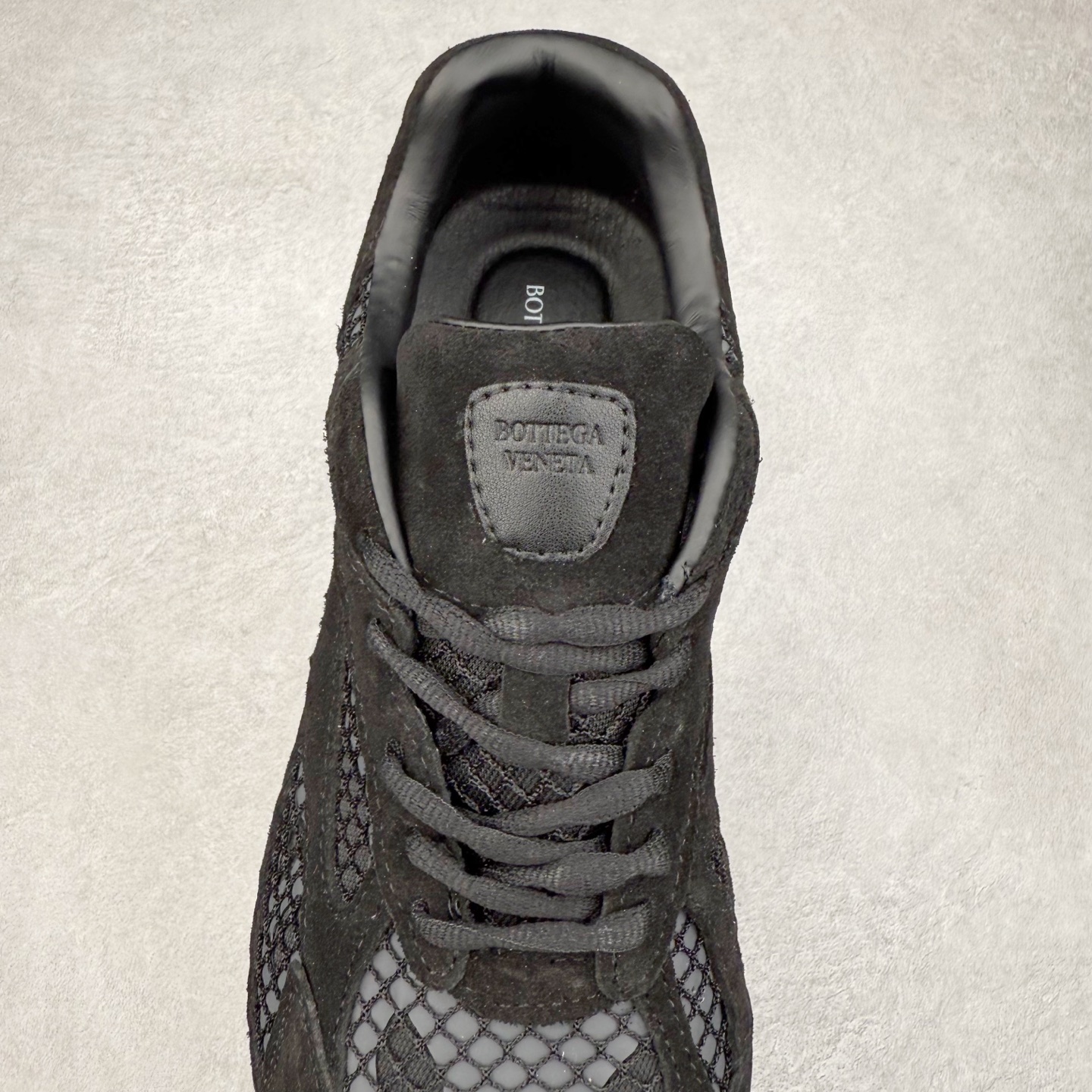 图片[5]-BOTTEGA VENETA Orbit Runner BV葆蝶家时尚休闲王一博同款老爹鞋运动鞋 原版开发 一比一打造 相似度百分之99以上 市场一梯队级别品质 区别市场任何标文顶级品质版本 采用轻质科技网布面料 搭配几何图案设计橡胶外底 王炸系列 高版本 认准套包工艺 实际增高很多哦 还是一样显腿细非常nice 耐玩耐造 对标对版 套包鞋工艺 认准高版本 大底选用拼色TPU大底 配置原版包装 尺码：35 36 37 38 39 40 41 42 43 44 45-选品中心