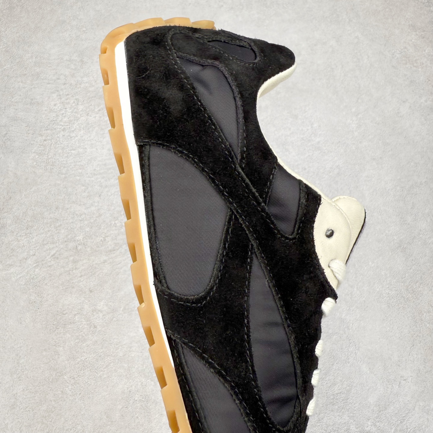 图片[6]-BOTTEGA VENETA Orbit Runner BV葆蝶家时尚休闲王一博同款老爹鞋运动鞋 原版开发 一比一打造 相似度百分之99以上 市场一梯队级别品质 区别市场任何标文顶级品质版本 采用轻质科技网布面料 搭配几何图案设计橡胶外底 王炸系列 高版本 认准套包工艺 实际增高很多哦 还是一样显腿细非常nice 耐玩耐造 对标对版 套包鞋工艺 认准高版本 大底选用拼色TPU大底 配置原版包装 尺码：35 36 37 38 39 40 41 42 43 44 45-选品中心