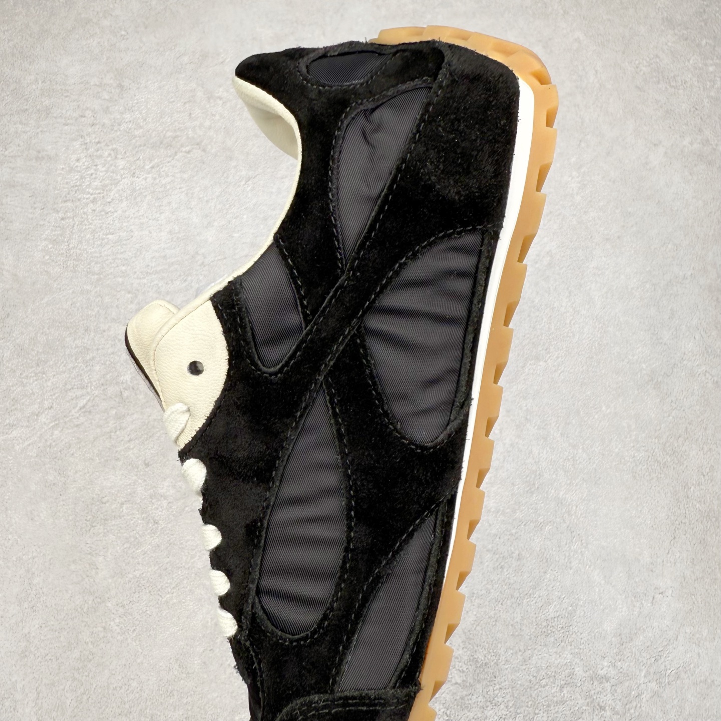 图片[7]-BOTTEGA VENETA Orbit Runner BV葆蝶家时尚休闲王一博同款老爹鞋运动鞋 原版开发 一比一打造 相似度百分之99以上 市场一梯队级别品质 区别市场任何标文顶级品质版本 采用轻质科技网布面料 搭配几何图案设计橡胶外底 王炸系列 高版本 认准套包工艺 实际增高很多哦 还是一样显腿细非常nice 耐玩耐造 对标对版 套包鞋工艺 认准高版本 大底选用拼色TPU大底 配置原版包装 尺码：35 36 37 38 39 40 41 42 43 44 45-选品中心