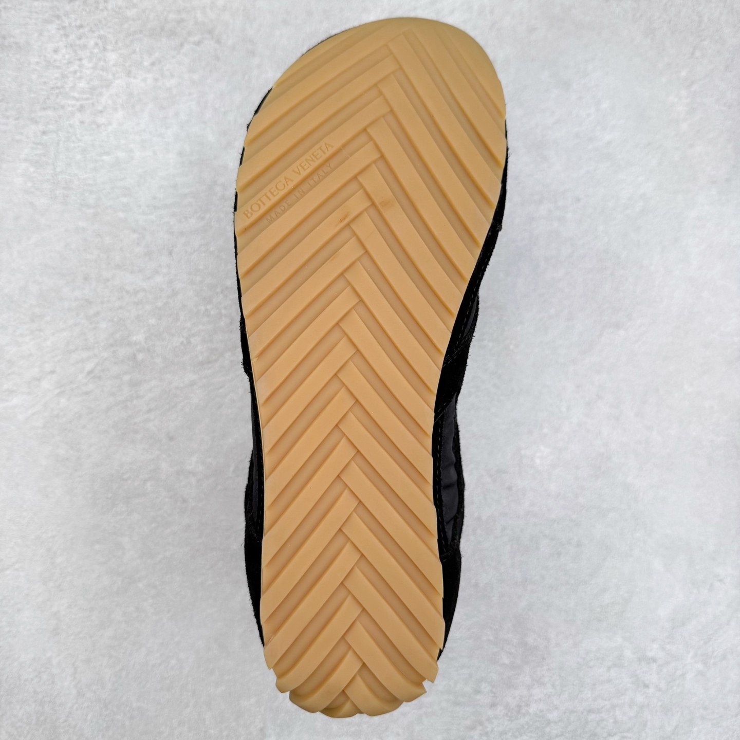 图片[9]-BOTTEGA VENETA Orbit Runner BV葆蝶家时尚休闲王一博同款老爹鞋运动鞋 原版开发 一比一打造 相似度百分之99以上 市场一梯队级别品质 区别市场任何标文顶级品质版本 采用轻质科技网布面料 搭配几何图案设计橡胶外底 王炸系列 高版本 认准套包工艺 实际增高很多哦 还是一样显腿细非常nice 耐玩耐造 对标对版 套包鞋工艺 认准高版本 大底选用拼色TPU大底 配置原版包装 尺码：35 36 37 38 39 40 41 42 43 44 45-选品中心