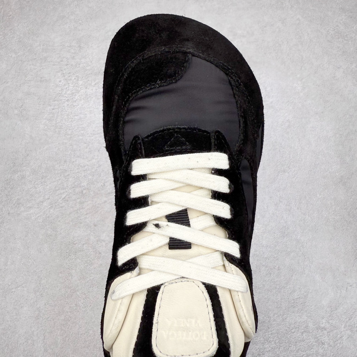 图片[4]-BOTTEGA VENETA Orbit Runner BV葆蝶家时尚休闲王一博同款老爹鞋运动鞋 原版开发 一比一打造 相似度百分之99以上 市场一梯队级别品质 区别市场任何标文顶级品质版本 采用轻质科技网布面料 搭配几何图案设计橡胶外底 王炸系列 高版本 认准套包工艺 实际增高很多哦 还是一样显腿细非常nice 耐玩耐造 对标对版 套包鞋工艺 认准高版本 大底选用拼色TPU大底 配置原版包装 尺码：35 36 37 38 39 40 41 42 43 44 45-选品中心