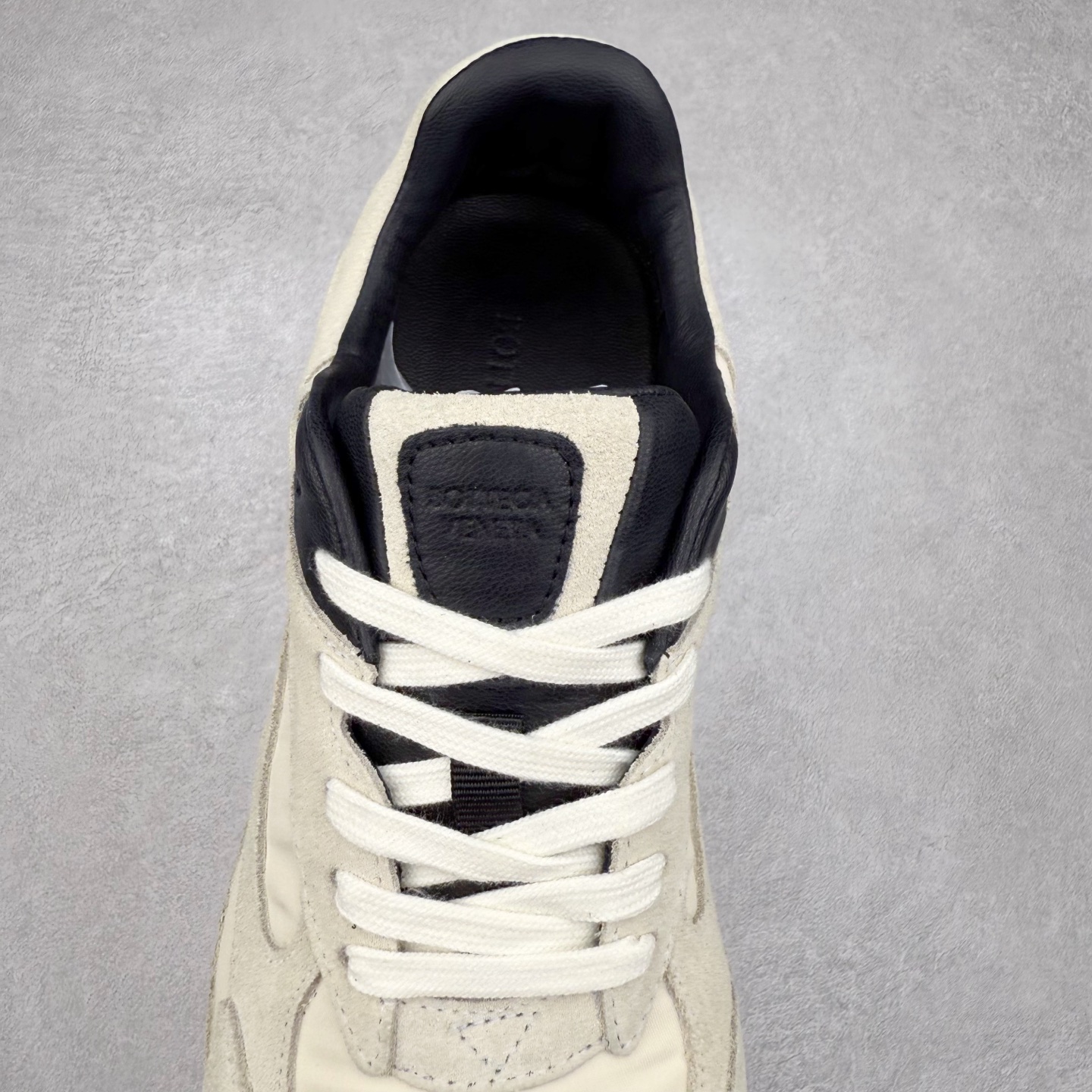 图片[5]-BOTTEGA VENETA Orbit Runner BV葆蝶家时尚休闲王一博同款老爹鞋运动鞋 原版开发 一比一打造 相似度百分之99以上 市场一梯队级别品质 区别市场任何标文顶级品质版本 采用轻质科技网布面料 搭配几何图案设计橡胶外底 王炸系列 高版本 认准套包工艺 实际增高很多哦 还是一样显腿细非常nice 耐玩耐造 对标对版 套包鞋工艺 认准高版本 大底选用拼色TPU大底 配置原版包装 尺码：35 36 37 38 39 40 41 42 43 44 45-选品中心