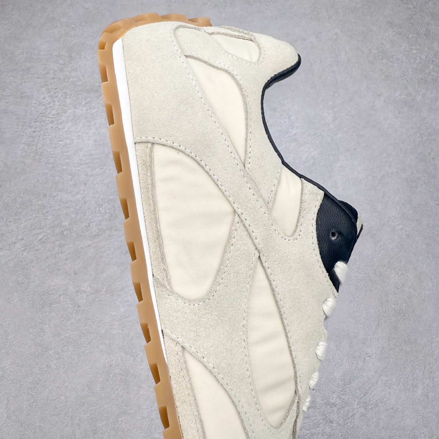 图片[6]-BOTTEGA VENETA Orbit Runner BV葆蝶家时尚休闲王一博同款老爹鞋运动鞋 原版开发 一比一打造 相似度百分之99以上 市场一梯队级别品质 区别市场任何标文顶级品质版本 采用轻质科技网布面料 搭配几何图案设计橡胶外底 王炸系列 高版本 认准套包工艺 实际增高很多哦 还是一样显腿细非常nice 耐玩耐造 对标对版 套包鞋工艺 认准高版本 大底选用拼色TPU大底 配置原版包装 尺码：35 36 37 38 39 40 41 42 43 44 45-选品中心