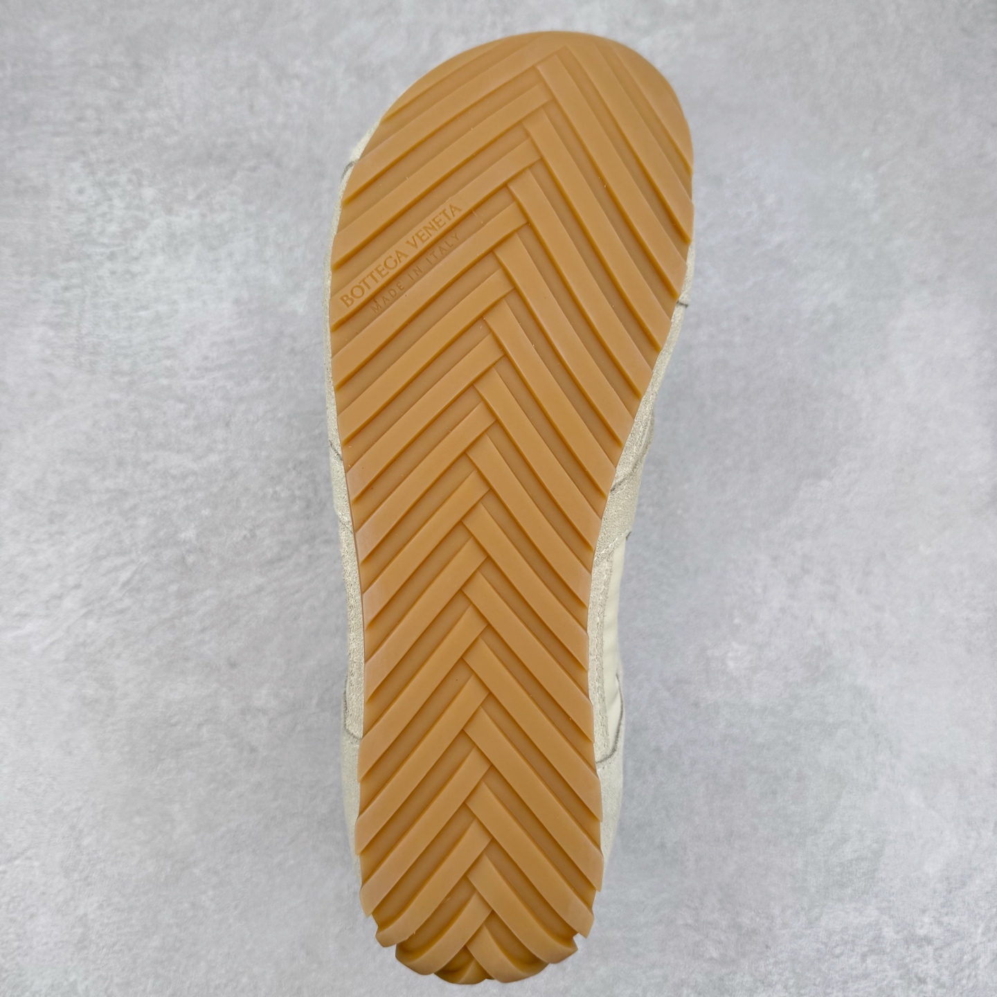 图片[9]-BOTTEGA VENETA Orbit Runner BV葆蝶家时尚休闲王一博同款老爹鞋运动鞋 原版开发 一比一打造 相似度百分之99以上 市场一梯队级别品质 区别市场任何标文顶级品质版本 采用轻质科技网布面料 搭配几何图案设计橡胶外底 王炸系列 高版本 认准套包工艺 实际增高很多哦 还是一样显腿细非常nice 耐玩耐造 对标对版 套包鞋工艺 认准高版本 大底选用拼色TPU大底 配置原版包装 尺码：35 36 37 38 39 40 41 42 43 44 45-选品中心