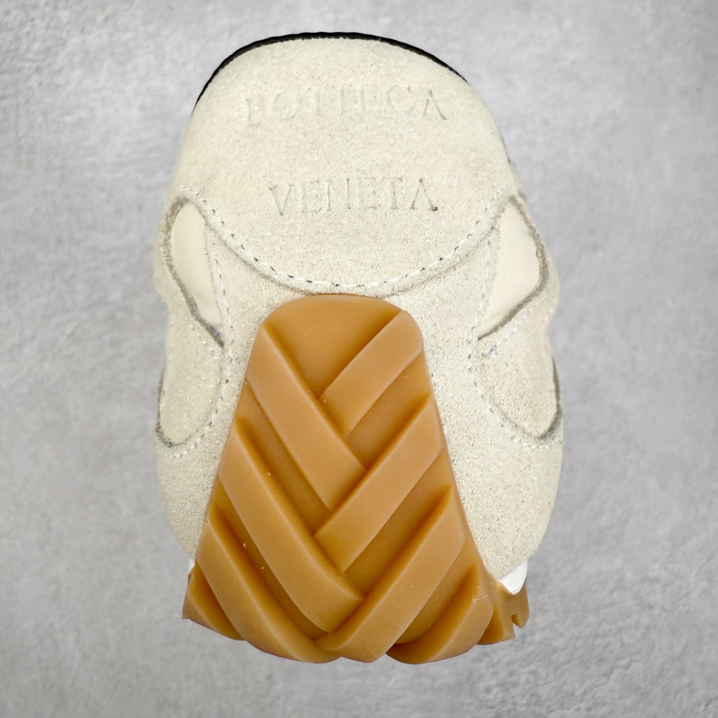 图片[8]-BOTTEGA VENETA Orbit Runner BV葆蝶家时尚休闲王一博同款老爹鞋运动鞋 原版开发 一比一打造 相似度百分之99以上 市场一梯队级别品质 区别市场任何标文顶级品质版本 采用轻质科技网布面料 搭配几何图案设计橡胶外底 王炸系列 高版本 认准套包工艺 实际增高很多哦 还是一样显腿细非常nice 耐玩耐造 对标对版 套包鞋工艺 认准高版本 大底选用拼色TPU大底 配置原版包装 尺码：35 36 37 38 39 40 41 42 43 44 45-选品中心