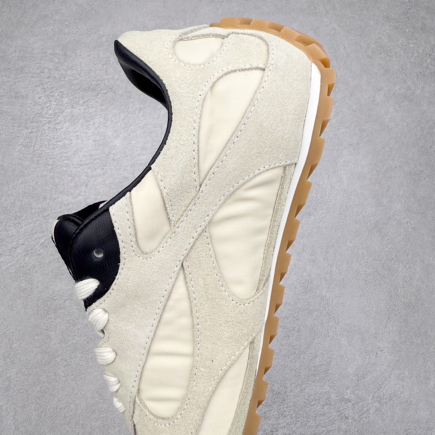 图片[7]-BOTTEGA VENETA Orbit Runner BV葆蝶家时尚休闲王一博同款老爹鞋运动鞋 原版开发 一比一打造 相似度百分之99以上 市场一梯队级别品质 区别市场任何标文顶级品质版本 采用轻质科技网布面料 搭配几何图案设计橡胶外底 王炸系列 高版本 认准套包工艺 实际增高很多哦 还是一样显腿细非常nice 耐玩耐造 对标对版 套包鞋工艺 认准高版本 大底选用拼色TPU大底 配置原版包装 尺码：35 36 37 38 39 40 41 42 43 44 45-选品中心