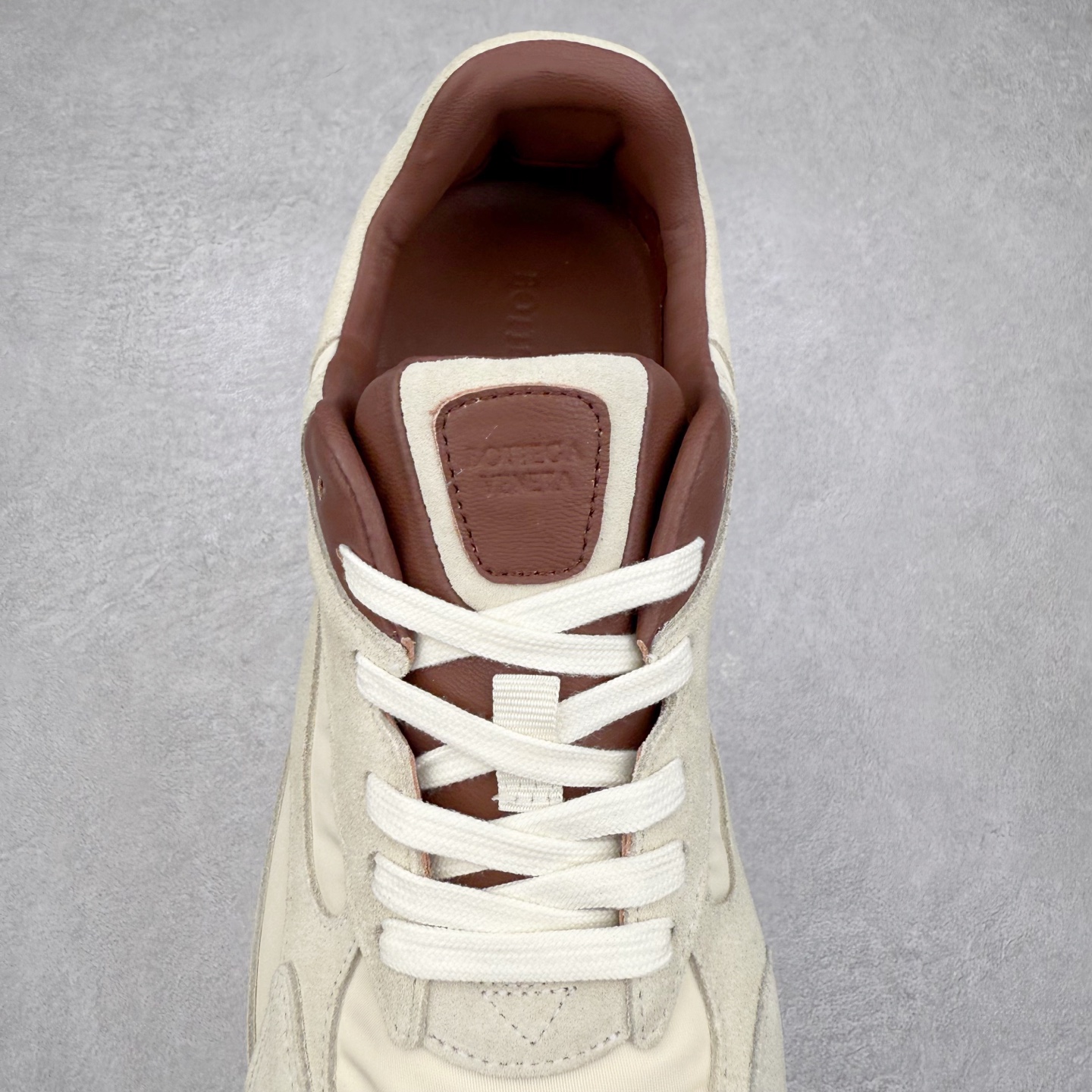 图片[5]-BOTTEGA VENETA Orbit Runner BV葆蝶家时尚休闲王一博同款老爹鞋运动鞋 原版开发 一比一打造 相似度百分之99以上 市场一梯队级别品质 区别市场任何标文顶级品质版本 采用轻质科技网布面料 搭配几何图案设计橡胶外底 王炸系列 高版本 认准套包工艺 实际增高很多哦 还是一样显腿细非常nice 耐玩耐造 对标对版 套包鞋工艺 认准高版本 大底选用拼色TPU大底 配置原版包装 尺码：35 36 37 38 39 40 41 42 43 44 45-选品中心