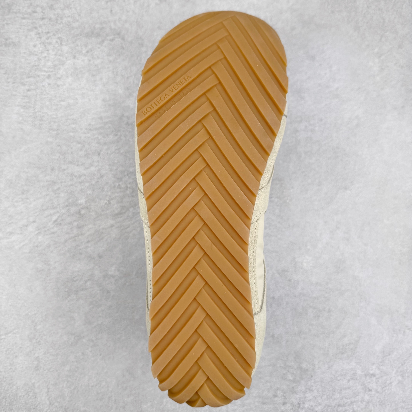 图片[9]-BOTTEGA VENETA Orbit Runner BV葆蝶家时尚休闲王一博同款老爹鞋运动鞋 原版开发 一比一打造 相似度百分之99以上 市场一梯队级别品质 区别市场任何标文顶级品质版本 采用轻质科技网布面料 搭配几何图案设计橡胶外底 王炸系列 高版本 认准套包工艺 实际增高很多哦 还是一样显腿细非常nice 耐玩耐造 对标对版 套包鞋工艺 认准高版本 大底选用拼色TPU大底 配置原版包装 尺码：35 36 37 38 39 40 41 42 43 44 45-选品中心