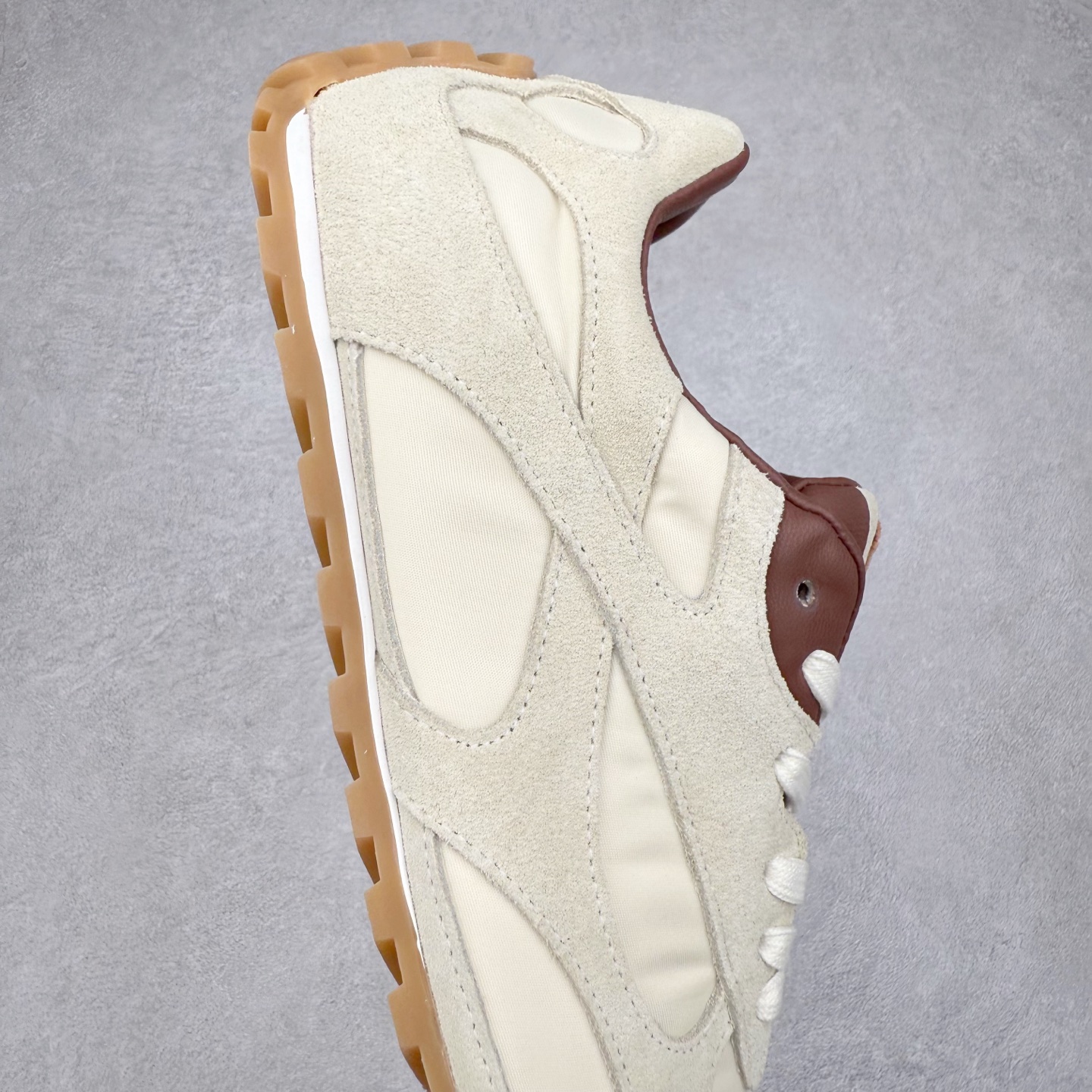 图片[6]-BOTTEGA VENETA Orbit Runner BV葆蝶家时尚休闲王一博同款老爹鞋运动鞋 原版开发 一比一打造 相似度百分之99以上 市场一梯队级别品质 区别市场任何标文顶级品质版本 采用轻质科技网布面料 搭配几何图案设计橡胶外底 王炸系列 高版本 认准套包工艺 实际增高很多哦 还是一样显腿细非常nice 耐玩耐造 对标对版 套包鞋工艺 认准高版本 大底选用拼色TPU大底 配置原版包装 尺码：35 36 37 38 39 40 41 42 43 44 45-选品中心