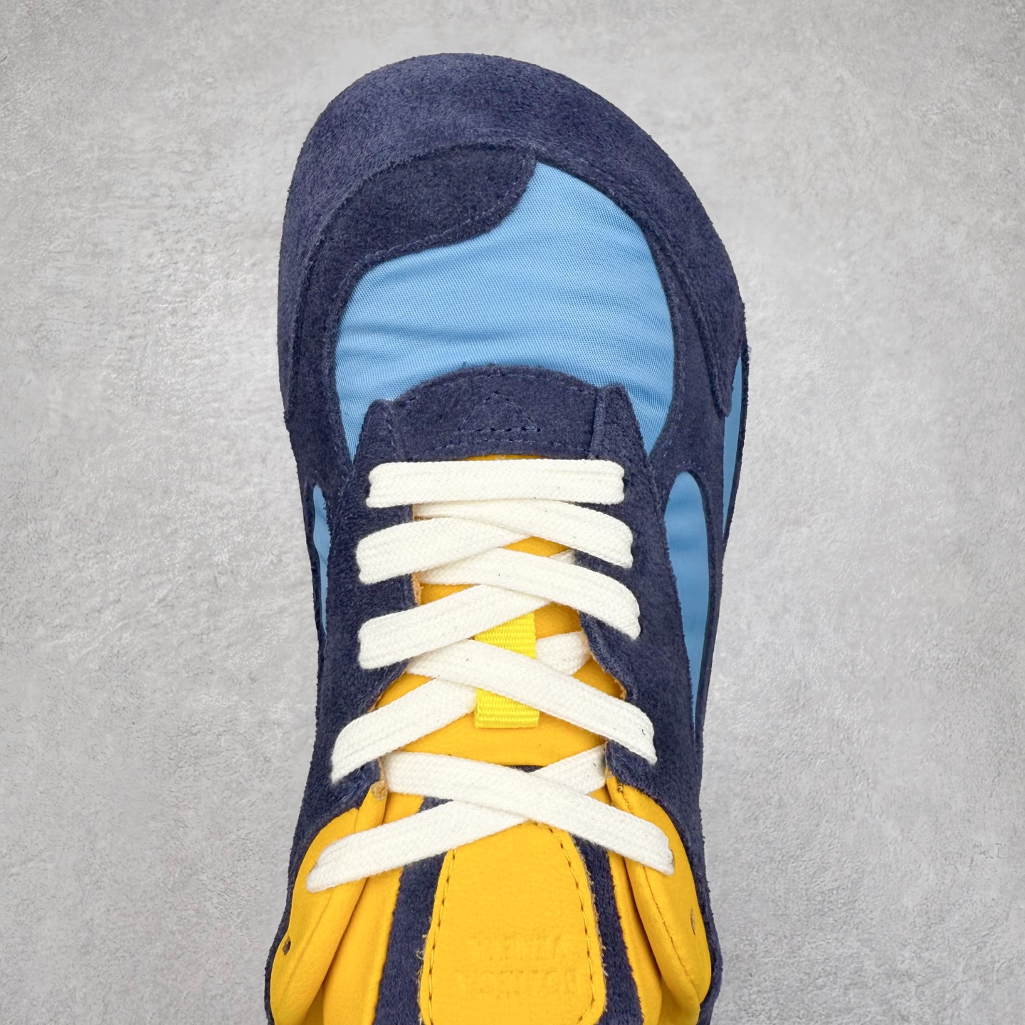 图片[4]-BOTTEGA VENETA Orbit Runner BV葆蝶家时尚休闲王一博同款老爹鞋运动鞋 原版开发 一比一打造 相似度百分之99以上 市场一梯队级别品质 区别市场任何标文顶级品质版本 采用轻质科技网布面料 搭配几何图案设计橡胶外底 王炸系列 高版本 认准套包工艺 实际增高很多哦 还是一样显腿细非常nice 耐玩耐造 对标对版 套包鞋工艺 认准高版本 大底选用拼色TPU大底 配置原版包装 尺码：35 36 37 38 39 40 41 42 43 44 45-选品中心