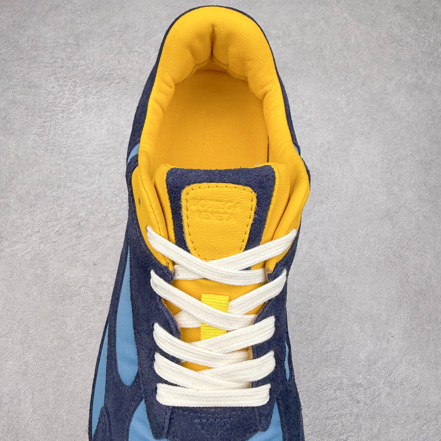 图片[5]-BOTTEGA VENETA Orbit Runner BV葆蝶家时尚休闲王一博同款老爹鞋运动鞋 原版开发 一比一打造 相似度百分之99以上 市场一梯队级别品质 区别市场任何标文顶级品质版本 采用轻质科技网布面料 搭配几何图案设计橡胶外底 王炸系列 高版本 认准套包工艺 实际增高很多哦 还是一样显腿细非常nice 耐玩耐造 对标对版 套包鞋工艺 认准高版本 大底选用拼色TPU大底 配置原版包装 尺码：35 36 37 38 39 40 41 42 43 44 45-选品中心