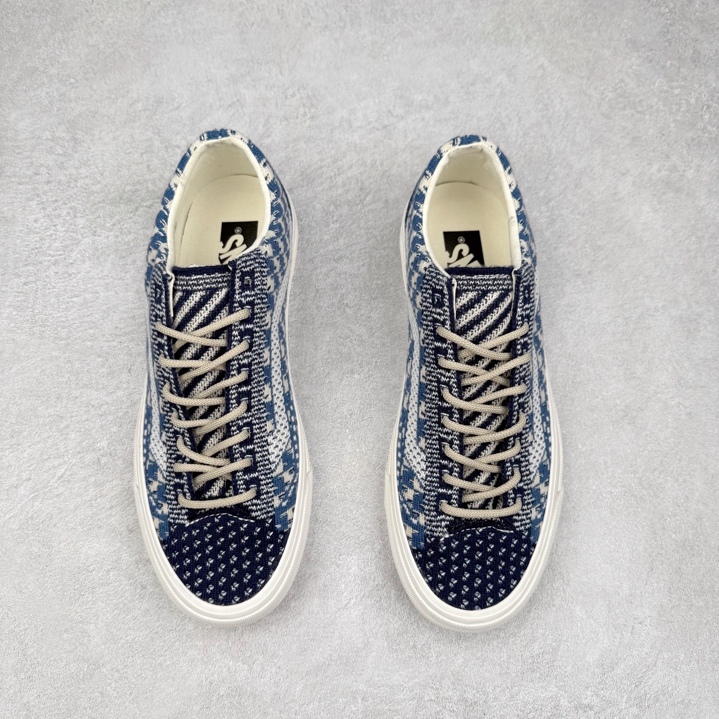 图片[2]-Vans Old Skool 36 EK 编织系列 Vans Premium 高阶支线 舒适百搭防滑耐磨休闲滑板鞋 鞋面采用编织面料工艺，舒适透气，独特新颖打破传统，复古感拉满。鞋底沿用招牌“华夫格”纹路，抓地力强，同时搭载缓震鞋垫，脚感轻盈贴合，适合日常通勤和滑板运动。 货号：VN000D51DMV 棕色 货号：VN000D8HEBR 蓝色 尺码：35 36 36.5 37 38 38.5 39 40 40.5 41 42 42.5 43 44-选品中心