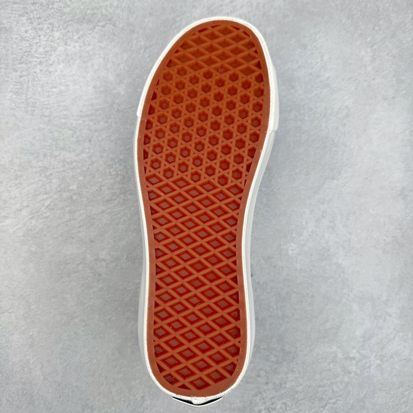 图片[9]-Vans Old Skool 36 EK 编织系列 Vans Premium 高阶支线 舒适百搭防滑耐磨休闲滑板鞋 鞋面采用编织面料工艺，舒适透气，独特新颖打破传统，复古感拉满。鞋底沿用招牌“华夫格”纹路，抓地力强，同时搭载缓震鞋垫，脚感轻盈贴合，适合日常通勤和滑板运动。 货号：VN000D51DMV 棕色 货号：VN000D8HEBR 蓝色 尺码：35 36 36.5 37 38 38.5 39 40 40.5 41 42 42.5 43 44-选品中心