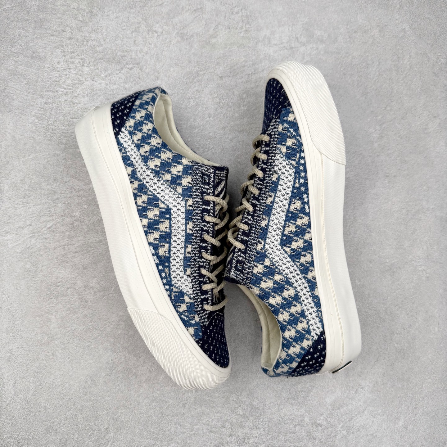图片[3]-Vans Old Skool 36 EK 编织系列 Vans Premium 高阶支线 舒适百搭防滑耐磨休闲滑板鞋 鞋面采用编织面料工艺，舒适透气，独特新颖打破传统，复古感拉满。鞋底沿用招牌“华夫格”纹路，抓地力强，同时搭载缓震鞋垫，脚感轻盈贴合，适合日常通勤和滑板运动。 货号：VN000D51DMV 棕色 货号：VN000D8HEBR 蓝色 尺码：35 36 36.5 37 38 38.5 39 40 40.5 41 42 42.5 43 44-选品中心