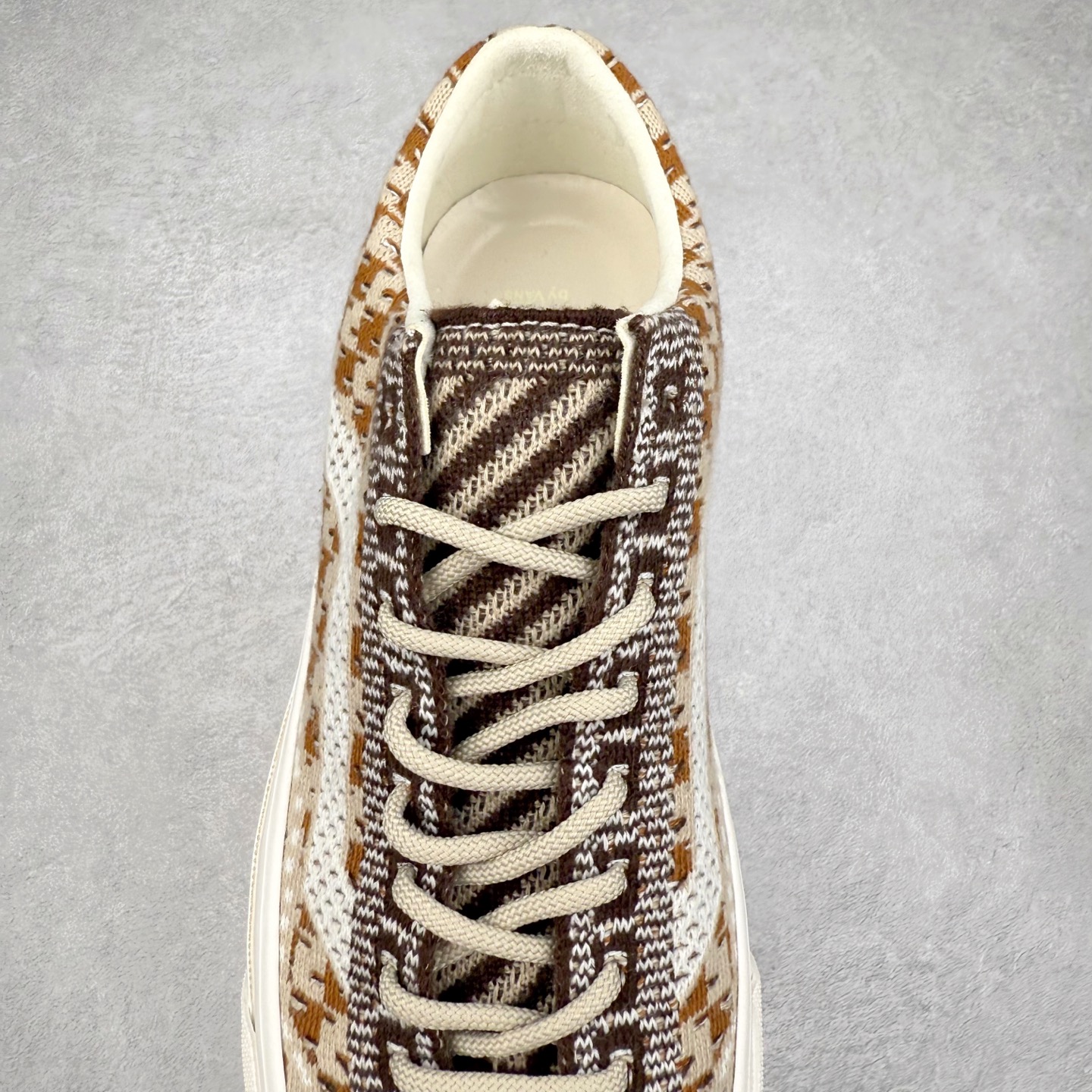 图片[5]-Vans Old Skool 36 EK 编织系列 Vans Premium 高阶支线 舒适百搭防滑耐磨休闲滑板鞋 鞋面采用编织面料工艺，舒适透气，独特新颖打破传统，复古感拉满。鞋底沿用招牌“华夫格”纹路，抓地力强，同时搭载缓震鞋垫，脚感轻盈贴合，适合日常通勤和滑板运动。 货号：VN000D51DMV 棕色 货号：VN000D8HEBR 蓝色 尺码：35 36 36.5 37 38 38.5 39 40 40.5 41 42 42.5 43 44-选品中心