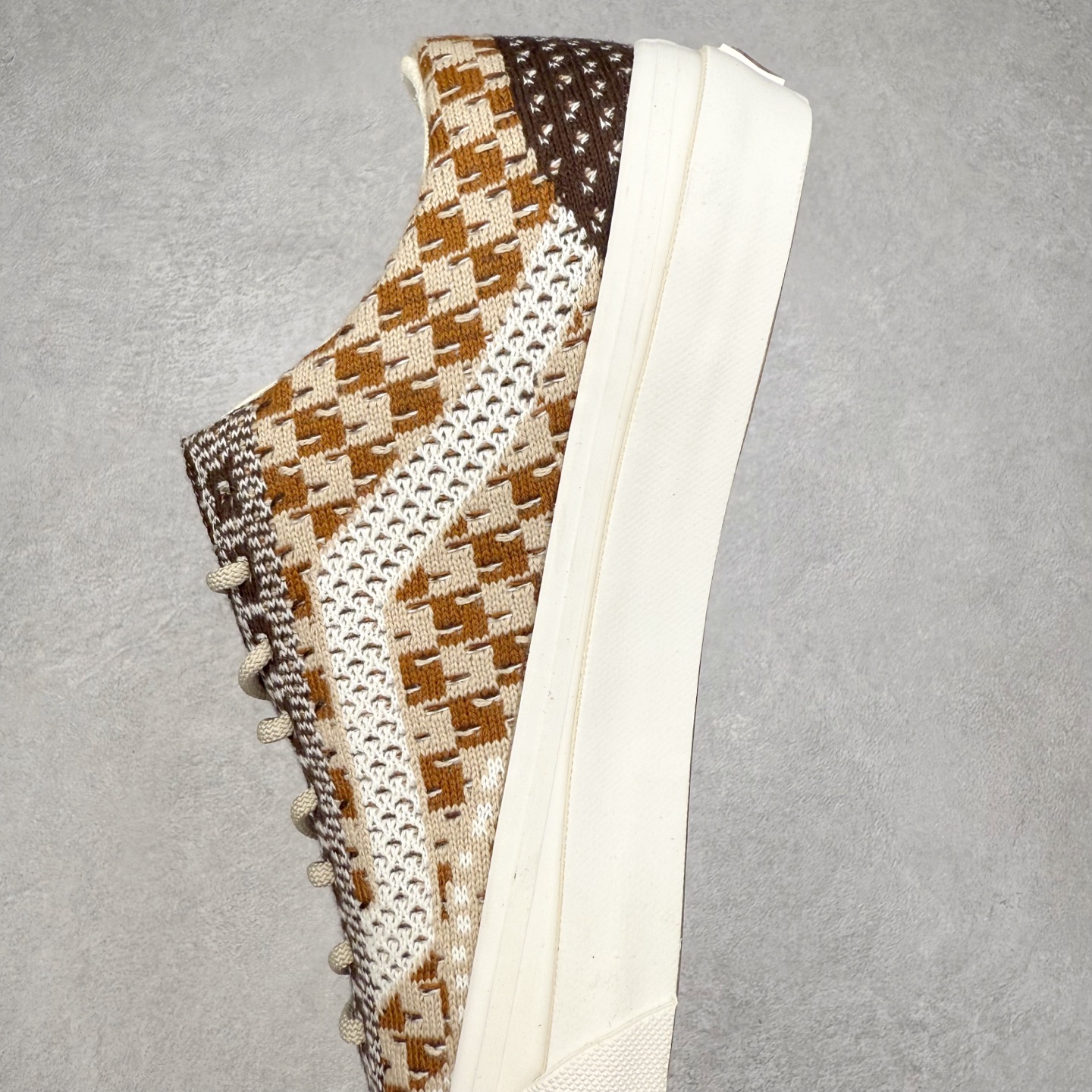 图片[7]-Vans Old Skool 36 EK 编织系列 Vans Premium 高阶支线 舒适百搭防滑耐磨休闲滑板鞋 鞋面采用编织面料工艺，舒适透气，独特新颖打破传统，复古感拉满。鞋底沿用招牌“华夫格”纹路，抓地力强，同时搭载缓震鞋垫，脚感轻盈贴合，适合日常通勤和滑板运动。 货号：VN000D51DMV 棕色 货号：VN000D8HEBR 蓝色 尺码：35 36 36.5 37 38 38.5 39 40 40.5 41 42 42.5 43 44-选品中心