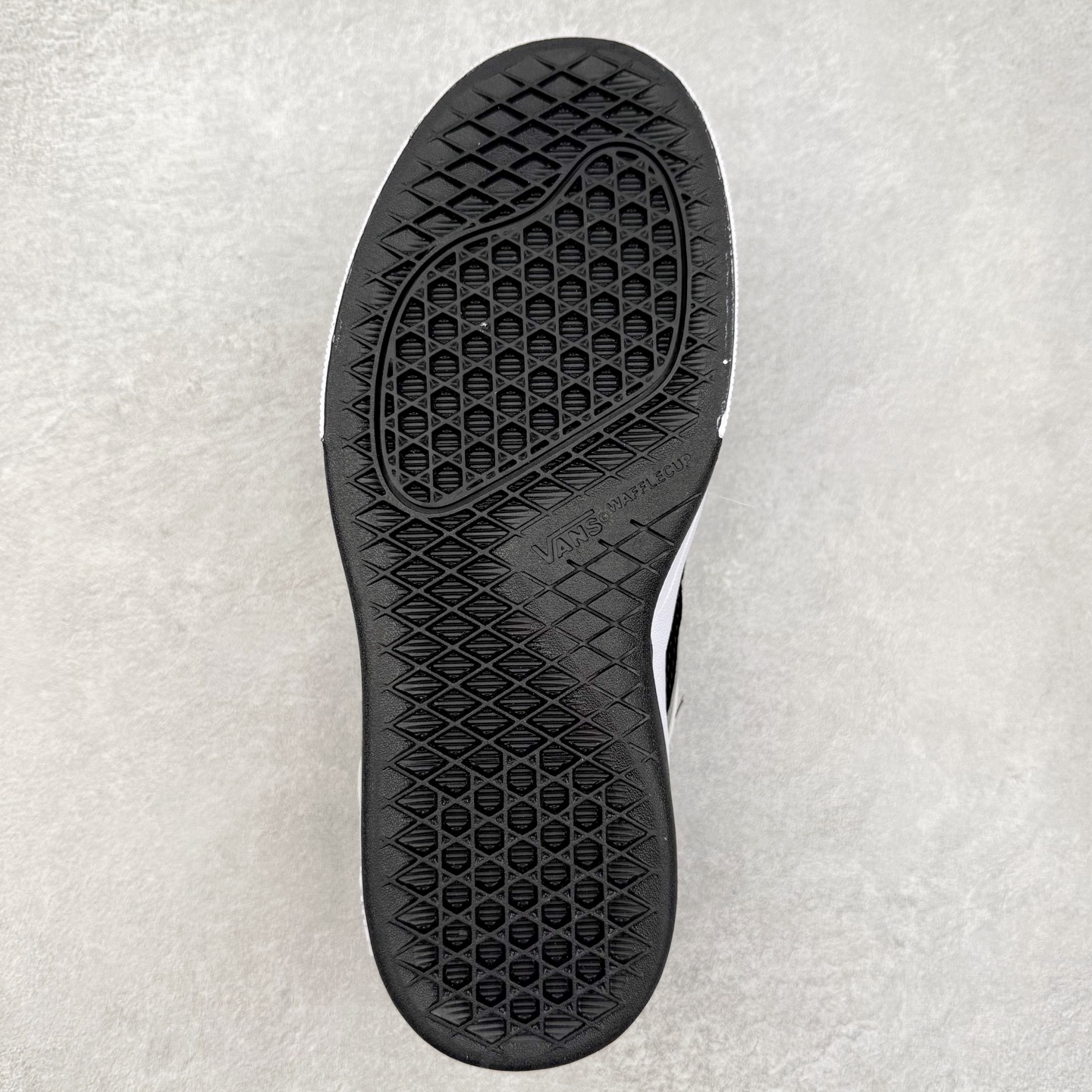 图片[9]-Vans Wayvee Skate 范斯官方 防滑耐磨减震滑板鞋 Wayvee是Vans Park Series世界冠军Brighton Zeuner的个人签名鞋Brighton的灵感与创造力让这双Vans Wayvee焕然新生 充满着活力与希望的配色 货号：VN0A5JIABMX1 尺码：36 36.5 37 38 38.5 39 40 40.5 41 42 42.5 43 44-选品中心