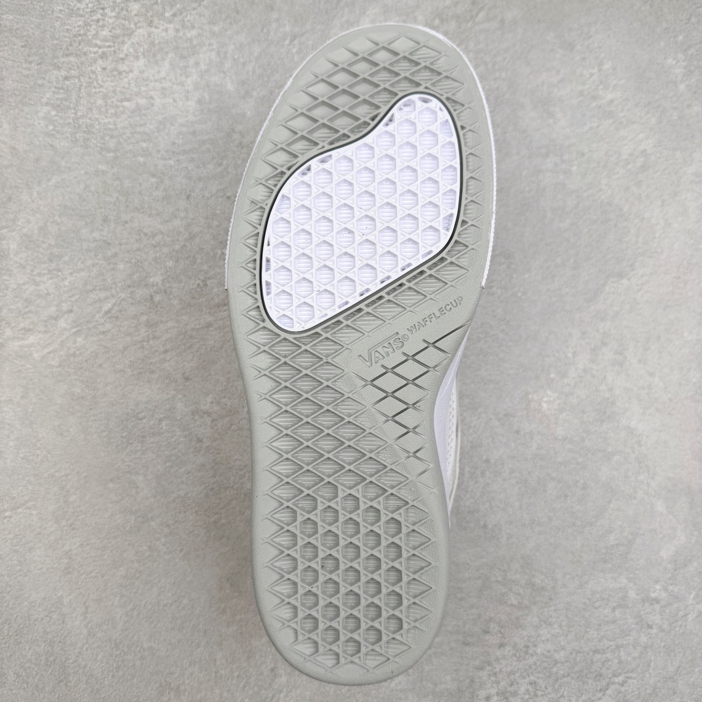 图片[9]-Vans Wayvee Skate 范斯官方 防滑耐磨减震滑板鞋 Wayvee是Vans Park Series世界冠军Brighton Zeuner的个人签名鞋Brighton的灵感与创造力让这双Vans Wayvee焕然新生 充满着活力与希望的配色 货号：VN0A5JIABMX1 尺码：36 36.5 37 38 38.5 39 40 40.5 41 42 42.5 43 44-选品中心