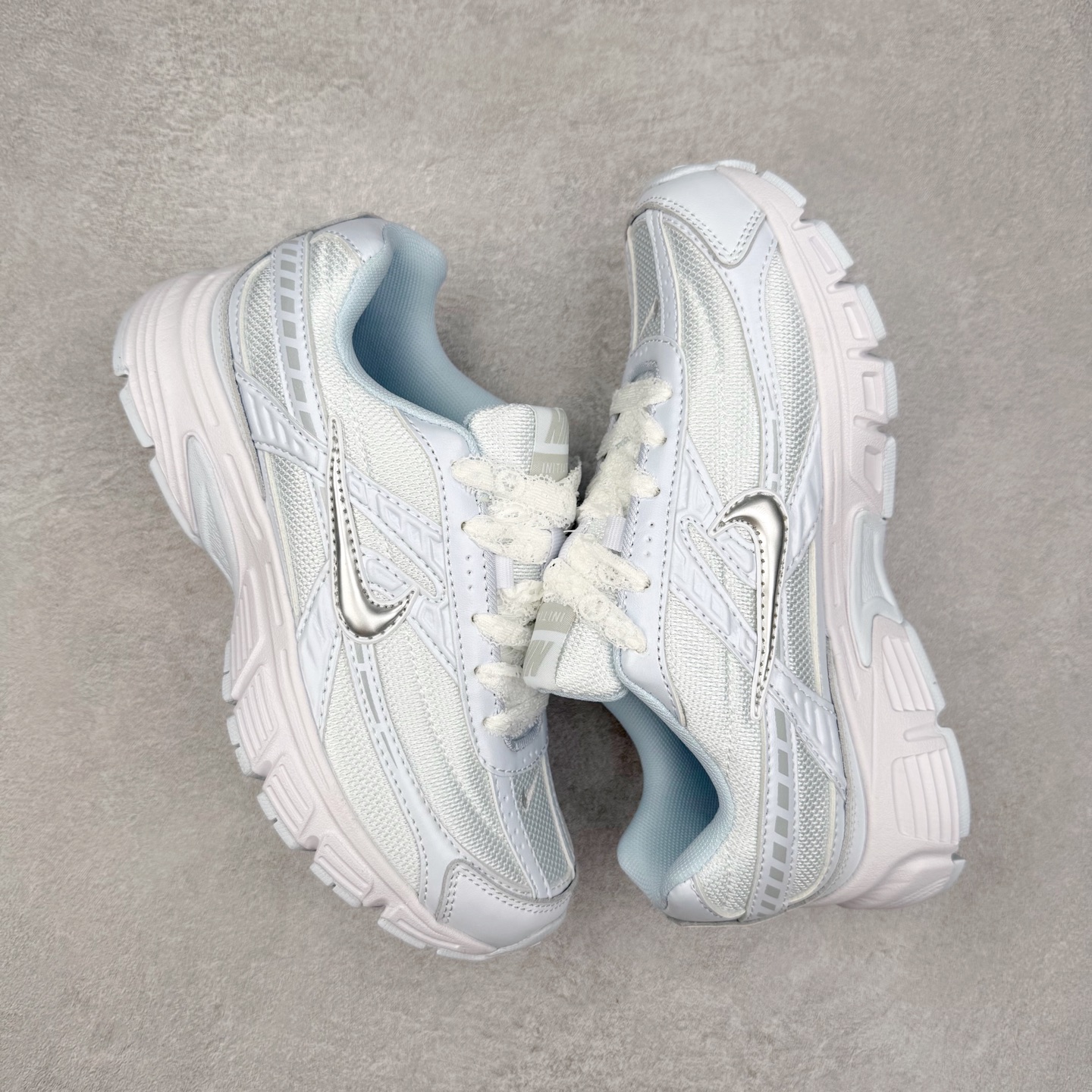 图片[3]-NK Initiator 创始者系列复古老爹鞋运动舒适复古网布合成革减震防滑耐磨低帮休闲跑步鞋 Ins爆火全新韩系古着风 回味经典 采用透气网眼鞋面和支撑覆盖层 自然运动设计的Phlyon中底用于缓冲 BRS 1000碳橡胶外底具有轻质柔韧性 牵引力和耐用性 尺码：36 36.5 37.5 38 38.5 39 40 40.5 41 42 42.5 43 44 45-选品中心