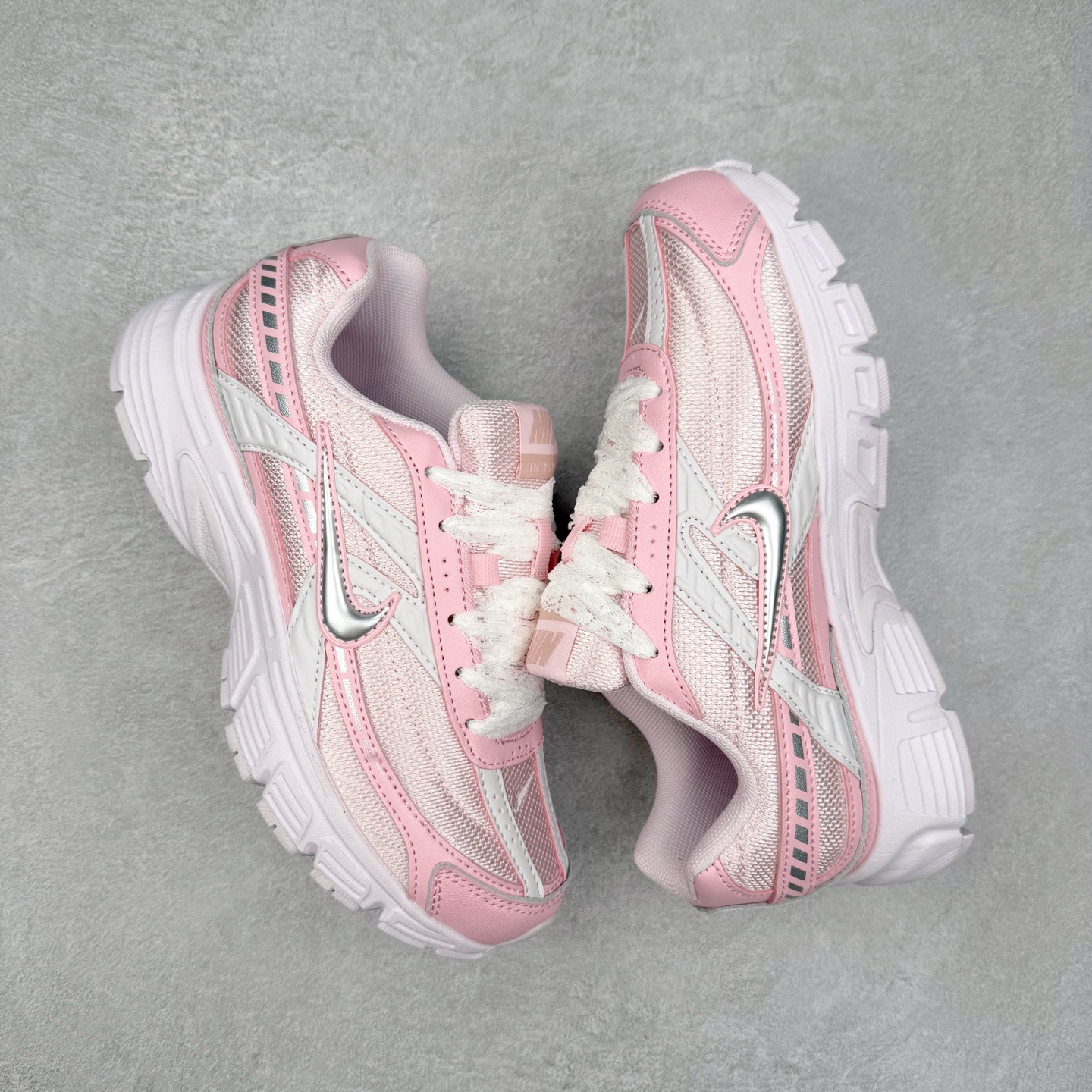 图片[3]-NK Initiator 创始者系列复古老爹鞋运动舒适复古网布合成革减震防滑耐磨低帮休闲跑步鞋 Ins爆火全新韩系古着风 回味经典 采用透气网眼鞋面和支撑覆盖层 自然运动设计的Phlyon中底用于缓冲 BRS 1000碳橡胶外底具有轻质柔韧性 牵引力和耐用性 尺码：36 36.5 37.5 38 38.5 39 40 40.5 41 42 42.5 43 44 45-选品中心