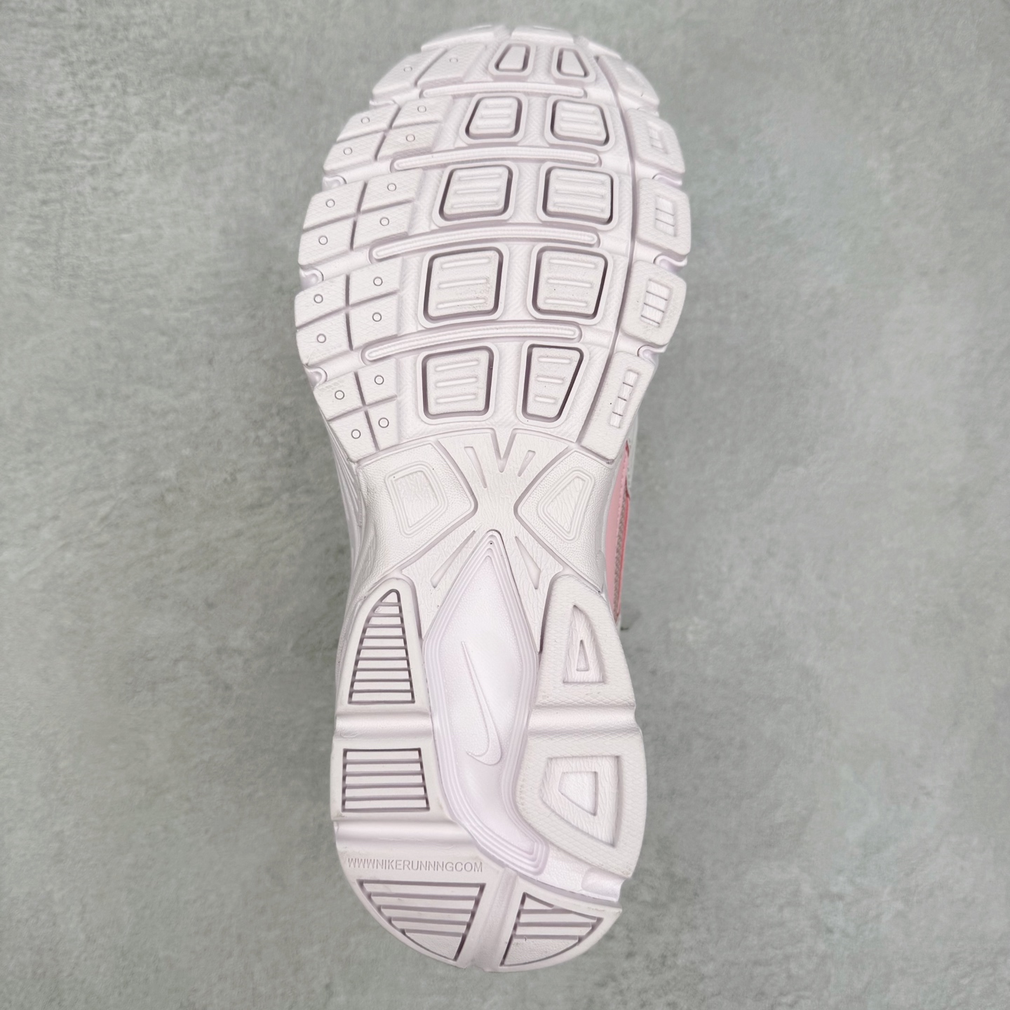 图片[9]-NK Initiator 创始者系列复古老爹鞋运动舒适复古网布合成革减震防滑耐磨低帮休闲跑步鞋 Ins爆火全新韩系古着风 回味经典 采用透气网眼鞋面和支撑覆盖层 自然运动设计的Phlyon中底用于缓冲 BRS 1000碳橡胶外底具有轻质柔韧性 牵引力和耐用性 尺码：36 36.5 37.5 38 38.5 39 40 40.5 41 42 42.5 43 44 45-选品中心