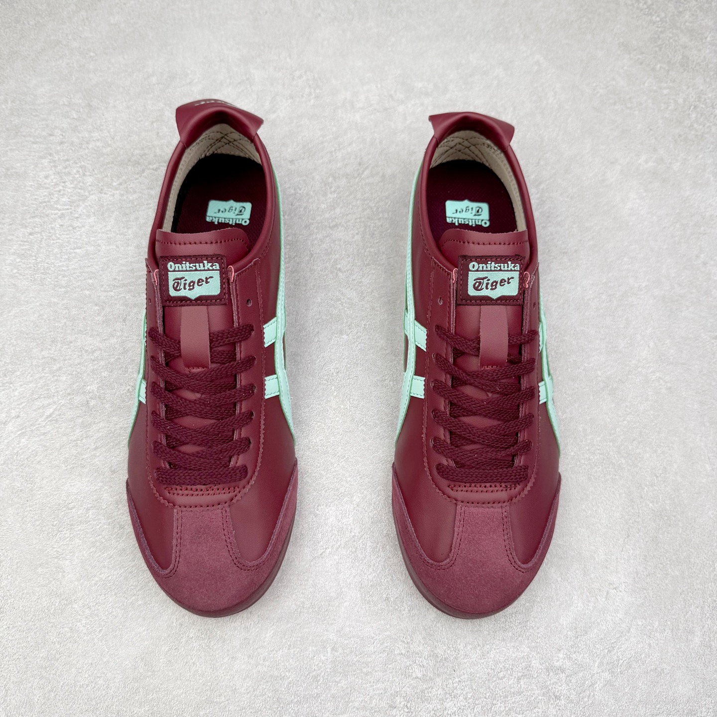 图片[2]-＃C版 Asics Onitsuka Tiger MEXICO 66 亚瑟士鬼冢虎复古经典板鞋 CNY 龙年限定 白红 市场王者选手 海外订单工厂出品 长期生产补货永不断码 超成熟稳定的做工品控 原装全套纸板楦头开发 原汁原味 完美呈现版型 私模正确鞋底咬花纹路 一比一鞋头弧度高度鞋身弧度 绝不口嗨 细节品控鞋型随意秒杀市面 原档咬花纹路私模大底 一个单元有六个三角形 总体形拼接呈现花瓣状 官方四联吊牌 原装Ortholite轻量化鞋垫 原盒原配 质保卡 说明书 钢印防尘纸 纸板中底带钢印 乳胶组合鞋垫 支持全方位的对比专柜 产品从款式颜色造型上体现出追求舒适和细节的完美 鞋类更是推崇手工制作的严谨与完美 融舒适性与可穿性的设计风格 注重细节的完美和别致魅力 既保持稳重 又不失轻松的时尚感 尺码：36 37 37.5 38 39 39.5 40 40.5 41.5 42 42.5 43.5 44 45-选品中心