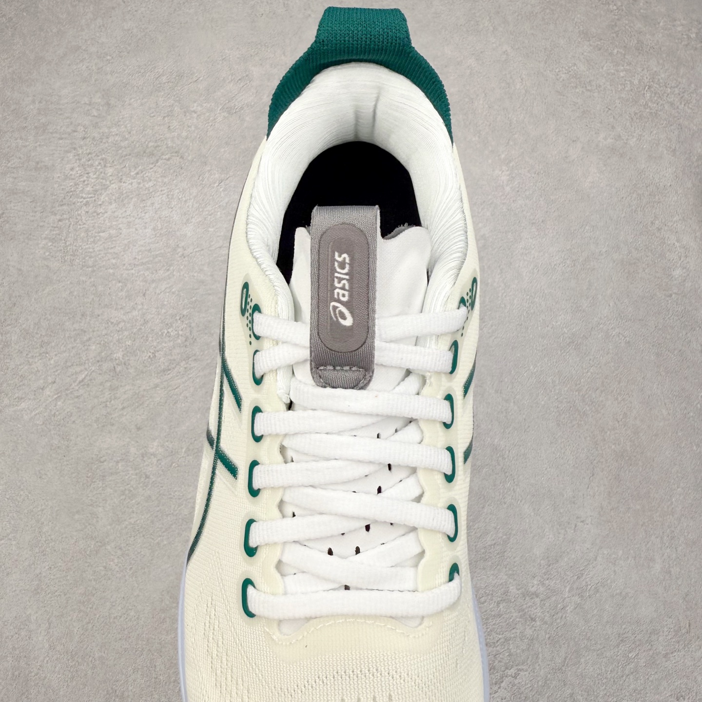 图片[5]-Asics Gel-Kayano 32 亚瑟士卡亚诺32代低帮专业有氧超轻量休闲运动全能慢跑鞋全球知名运动品牌ASICS正式推出新款GEL-KAYANO 32跑鞋，旨在通过全新稳定结构以提升产品可适性，满足跑者的足部稳定需求，让每一位跑者从起跑到结束都能够感受到焕然一新的稳定性与舒适性，从而帮助更多人找到身心平衡，获得自在舒适的健康生活方式。秉持着ASICS亚瑟士的设计哲学，全新一代GEL-KAYANO 32应运而生。为进一步升级产品的稳定性，GEL-KAYANO 采用了全新4D引导系统，通过内侧稳定装置提升可适性，满足足部稳定需求，帮助足弓迅速返回到平衡位置。作为基于生物力学研究打造的全新稳定结构，4D引导系统不仅提升了跑鞋对双脚的支撑性，它还将人体不同的运动状态纳入设计考量，帮助跑者在多种跑动强度下获得充足的稳定性和理想的舒适度。尺码：36 37 37.5 38 39.5 40 40.5 41.5 42 42.5 43.5 44 44.5 45-选品中心