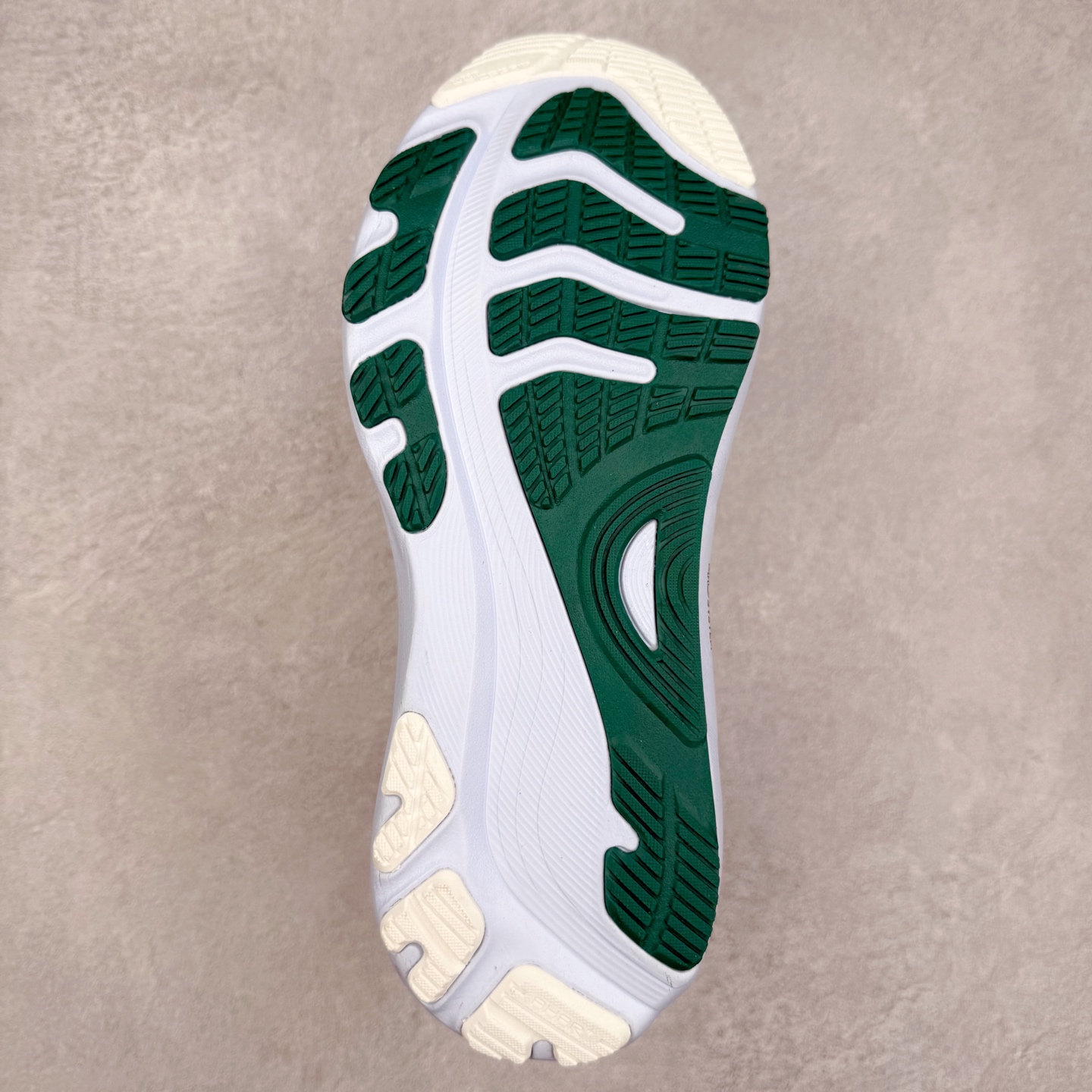 图片[9]-Asics Gel-Kayano 32 亚瑟士卡亚诺32代低帮专业有氧超轻量休闲运动全能慢跑鞋全球知名运动品牌ASICS正式推出新款GEL-KAYANO 32跑鞋，旨在通过全新稳定结构以提升产品可适性，满足跑者的足部稳定需求，让每一位跑者从起跑到结束都能够感受到焕然一新的稳定性与舒适性，从而帮助更多人找到身心平衡，获得自在舒适的健康生活方式。秉持着ASICS亚瑟士的设计哲学，全新一代GEL-KAYANO 32应运而生。为进一步升级产品的稳定性，GEL-KAYANO 采用了全新4D引导系统，通过内侧稳定装置提升可适性，满足足部稳定需求，帮助足弓迅速返回到平衡位置。作为基于生物力学研究打造的全新稳定结构，4D引导系统不仅提升了跑鞋对双脚的支撑性，它还将人体不同的运动状态纳入设计考量，帮助跑者在多种跑动强度下获得充足的稳定性和理想的舒适度。尺码：36 37 37.5 38 39.5 40 40.5 41.5 42 42.5 43.5 44 44.5 45-选品中心