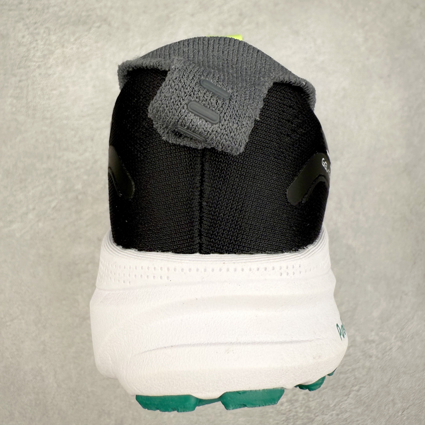 图片[8]-Asics Gel-Kayano 32 亚瑟士卡亚诺32代低帮专业有氧超轻量休闲运动全能慢跑鞋全球知名运动品牌ASICS正式推出新款GEL-KAYANO 32跑鞋，旨在通过全新稳定结构以提升产品可适性，满足跑者的足部稳定需求，让每一位跑者从起跑到结束都能够感受到焕然一新的稳定性与舒适性，从而帮助更多人找到身心平衡，获得自在舒适的健康生活方式。秉持着ASICS亚瑟士的设计哲学，全新一代GEL-KAYANO 32应运而生。为进一步升级产品的稳定性，GEL-KAYANO 采用了全新4D引导系统，通过内侧稳定装置提升可适性，满足足部稳定需求，帮助足弓迅速返回到平衡位置。作为基于生物力学研究打造的全新稳定结构，4D引导系统不仅提升了跑鞋对双脚的支撑性，它还将人体不同的运动状态纳入设计考量，帮助跑者在多种跑动强度下获得充足的稳定性和理想的舒适度。尺码：36 37 37.5 38 39.5 40 40.5 41.5 42 42.5 43.5 44 44.5 45-选品中心