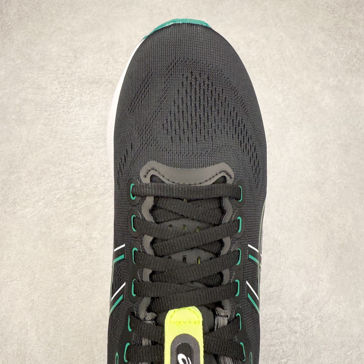 图片[4]-Asics Gel-Kayano 32 亚瑟士卡亚诺32代低帮专业有氧超轻量休闲运动全能慢跑鞋全球知名运动品牌ASICS正式推出新款GEL-KAYANO 32跑鞋，旨在通过全新稳定结构以提升产品可适性，满足跑者的足部稳定需求，让每一位跑者从起跑到结束都能够感受到焕然一新的稳定性与舒适性，从而帮助更多人找到身心平衡，获得自在舒适的健康生活方式。秉持着ASICS亚瑟士的设计哲学，全新一代GEL-KAYANO 32应运而生。为进一步升级产品的稳定性，GEL-KAYANO 采用了全新4D引导系统，通过内侧稳定装置提升可适性，满足足部稳定需求，帮助足弓迅速返回到平衡位置。作为基于生物力学研究打造的全新稳定结构，4D引导系统不仅提升了跑鞋对双脚的支撑性，它还将人体不同的运动状态纳入设计考量，帮助跑者在多种跑动强度下获得充足的稳定性和理想的舒适度。尺码：36 37 37.5 38 39.5 40 40.5 41.5 42 42.5 43.5 44 44.5 45-选品中心