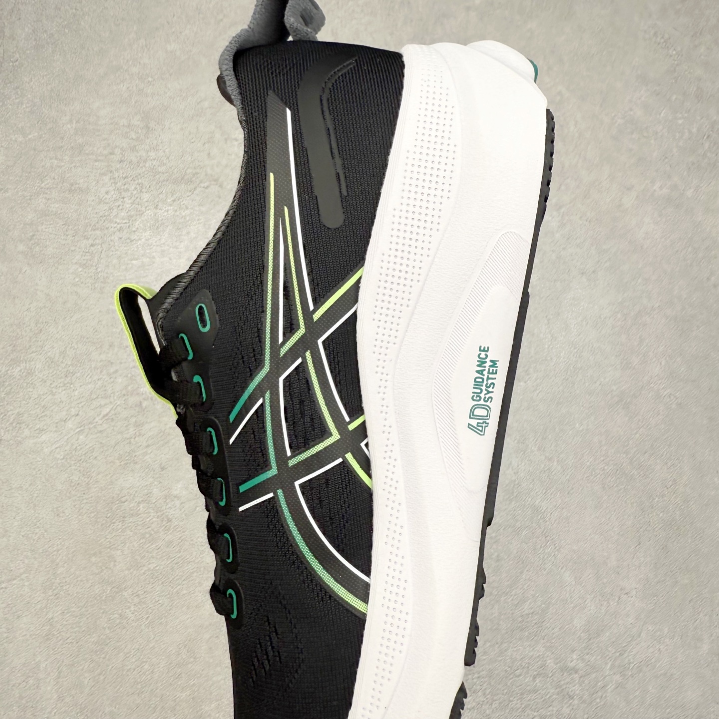 图片[7]-Asics Gel-Kayano 32 亚瑟士卡亚诺32代低帮专业有氧超轻量休闲运动全能慢跑鞋全球知名运动品牌ASICS正式推出新款GEL-KAYANO 32跑鞋，旨在通过全新稳定结构以提升产品可适性，满足跑者的足部稳定需求，让每一位跑者从起跑到结束都能够感受到焕然一新的稳定性与舒适性，从而帮助更多人找到身心平衡，获得自在舒适的健康生活方式。秉持着ASICS亚瑟士的设计哲学，全新一代GEL-KAYANO 32应运而生。为进一步升级产品的稳定性，GEL-KAYANO 采用了全新4D引导系统，通过内侧稳定装置提升可适性，满足足部稳定需求，帮助足弓迅速返回到平衡位置。作为基于生物力学研究打造的全新稳定结构，4D引导系统不仅提升了跑鞋对双脚的支撑性，它还将人体不同的运动状态纳入设计考量，帮助跑者在多种跑动强度下获得充足的稳定性和理想的舒适度。尺码：36 37 37.5 38 39.5 40 40.5 41.5 42 42.5 43.5 44 44.5 45-选品中心