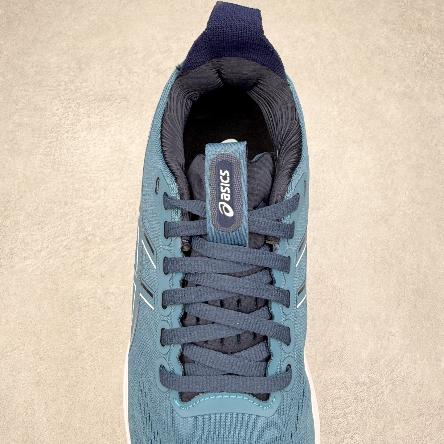 图片[5]-Asics Gel-Kayano 32 亚瑟士卡亚诺32代低帮专业有氧超轻量休闲运动全能慢跑鞋全球知名运动品牌ASICS正式推出新款GEL-KAYANO 32跑鞋，旨在通过全新稳定结构以提升产品可适性，满足跑者的足部稳定需求，让每一位跑者从起跑到结束都能够感受到焕然一新的稳定性与舒适性，从而帮助更多人找到身心平衡，获得自在舒适的健康生活方式。秉持着ASICS亚瑟士的设计哲学，全新一代GEL-KAYANO 32应运而生。为进一步升级产品的稳定性，GEL-KAYANO 采用了全新4D引导系统，通过内侧稳定装置提升可适性，满足足部稳定需求，帮助足弓迅速返回到平衡位置。作为基于生物力学研究打造的全新稳定结构，4D引导系统不仅提升了跑鞋对双脚的支撑性，它还将人体不同的运动状态纳入设计考量，帮助跑者在多种跑动强度下获得充足的稳定性和理想的舒适度。尺码：36 37 37.5 38 39.5 40 40.5 41.5 42 42.5 43.5 44 44.5 45-选品中心