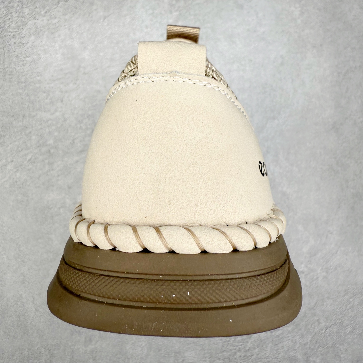 图片[8]-Ecco爱步2024新款系列运动休闲跑鞋 经典和现代工艺品质融合 精选小牛皮面料 百搭休闲老爹鞋 舒适性相当不错 版型楦型非常到位上脚 专柜热销款 独有鞋型设计 特有LOGO车边 特别有型 北欧风格 舒适 休闲保暖 超弹性 耐磨 减震 按摩大底(PU+TPU 组合）经典潮流 随意搭配 尺码：39 40 41 42 43 44-选品中心