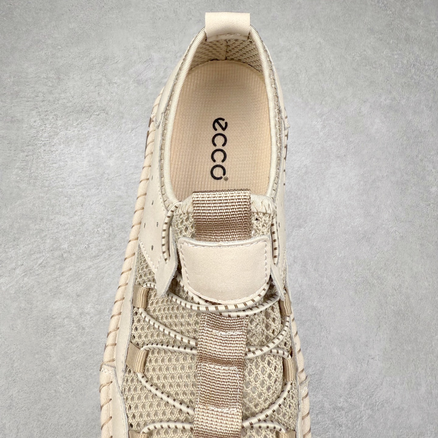 图片[5]-Ecco爱步2024新款系列运动休闲跑鞋 经典和现代工艺品质融合 精选小牛皮面料 百搭休闲老爹鞋 舒适性相当不错 版型楦型非常到位上脚 专柜热销款 独有鞋型设计 特有LOGO车边 特别有型 北欧风格 舒适 休闲保暖 超弹性 耐磨 减震 按摩大底(PU+TPU 组合）经典潮流 随意搭配 尺码：39 40 41 42 43 44-选品中心