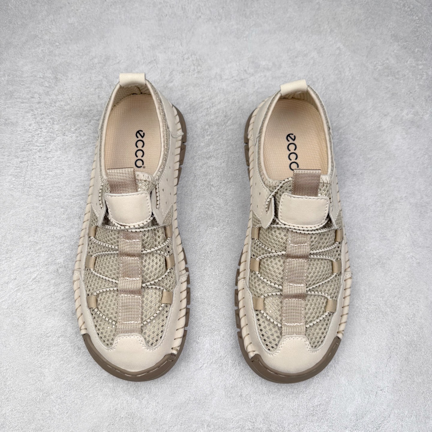 图片[2]-Ecco爱步2024新款系列运动休闲跑鞋 经典和现代工艺品质融合 精选小牛皮面料 百搭休闲老爹鞋 舒适性相当不错 版型楦型非常到位上脚 专柜热销款 独有鞋型设计 特有LOGO车边 特别有型 北欧风格 舒适 休闲保暖 超弹性 耐磨 减震 按摩大底(PU+TPU 组合）经典潮流 随意搭配 尺码：39 40 41 42 43 44-选品中心