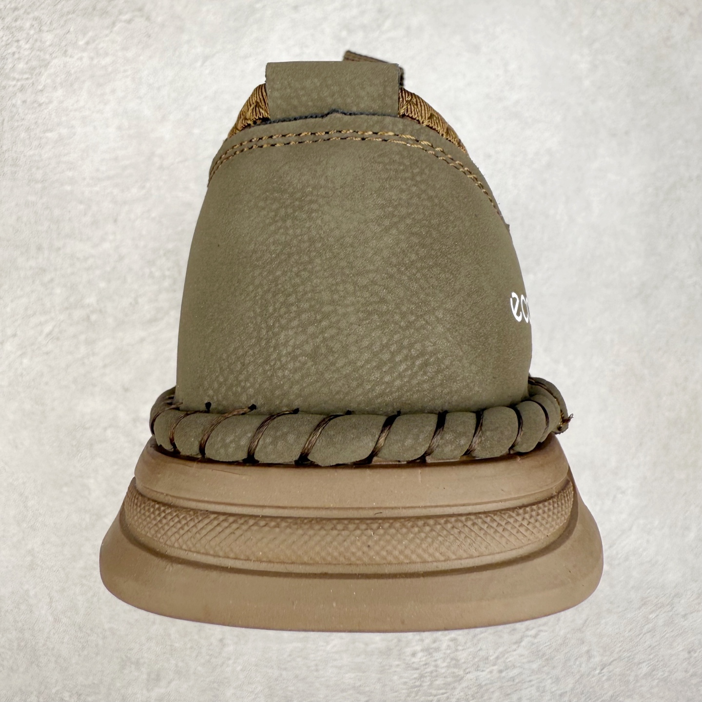 图片[8]-Ecco爱步2024新款系列运动休闲跑鞋 经典和现代工艺品质融合 精选小牛皮面料 百搭休闲老爹鞋 舒适性相当不错 版型楦型非常到位上脚 专柜热销款 独有鞋型设计 特有LOGO车边 特别有型 北欧风格 舒适 休闲保暖 超弹性 耐磨 减震 按摩大底(PU+TPU 组合）经典潮流 随意搭配 尺码：39 40 41 42 43 44-选品中心