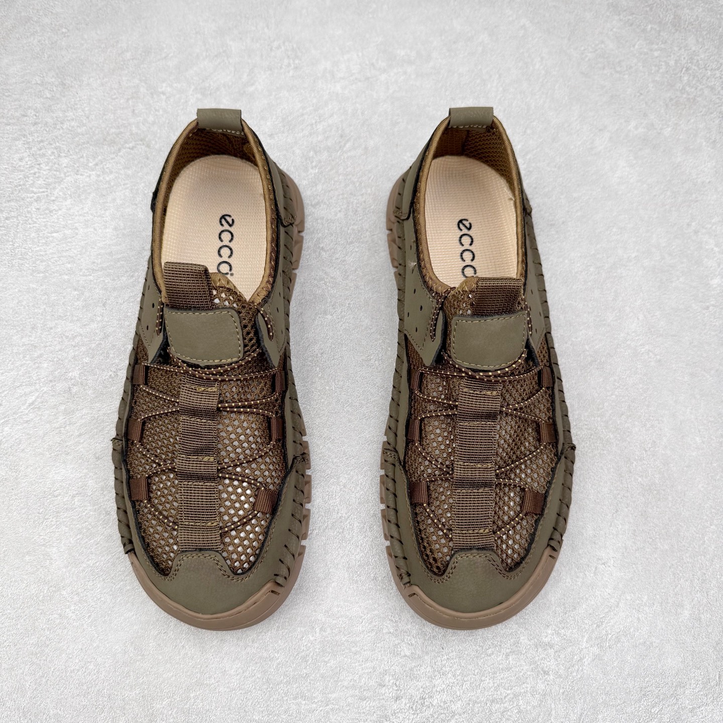 图片[2]-Ecco爱步2024新款系列运动休闲跑鞋 经典和现代工艺品质融合 精选小牛皮面料 百搭休闲老爹鞋 舒适性相当不错 版型楦型非常到位上脚 专柜热销款 独有鞋型设计 特有LOGO车边 特别有型 北欧风格 舒适 休闲保暖 超弹性 耐磨 减震 按摩大底(PU+TPU 组合）经典潮流 随意搭配 尺码：39 40 41 42 43 44-选品中心