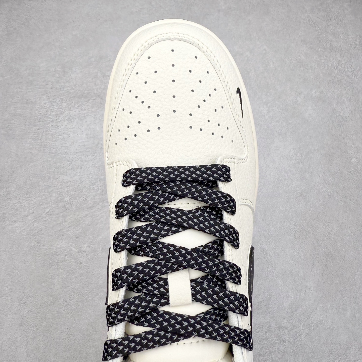 图片[4]-NK Dunk Low 定制配色 SJ1089-002 大厂出品 极力推荐 原装头层材料 独家版型蒸餾加工帶來的是更好的视觉和脚感体验大厂纯原品质出货 清洁度 电绣工艺 皮料切割干净无任何毛边 细节完美 实拍调校N版已经零色差零失真 百分百还原实物色彩所见即所得 不存在货不对板色差等低级问题 选购参考实物拍摄 不混卖不参货 只用心做好货严格选品 承诺混一赔十 尺码：36 36.5 37.5 38 38.5 39 40 40.5 41 42 42.5 43 44 44.5 45-选品中心