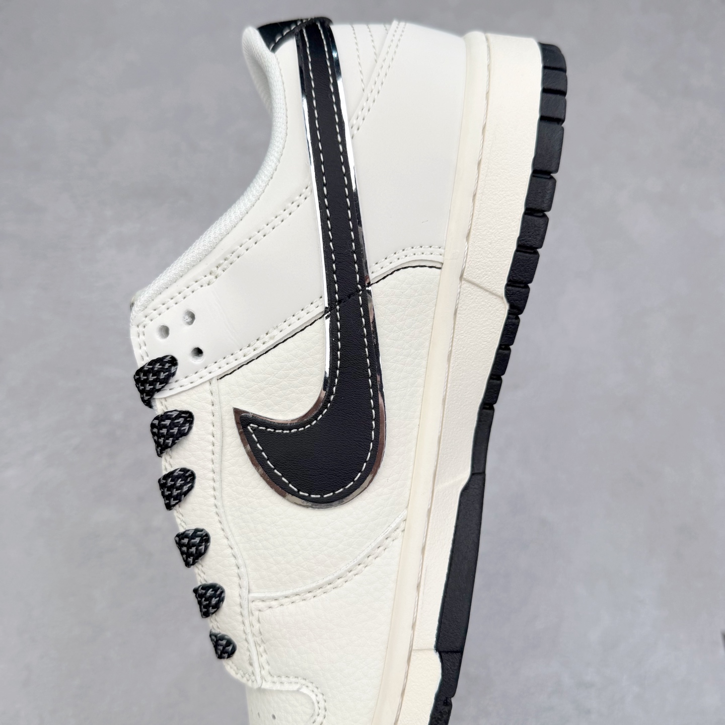 图片[7]-NK Dunk Low 定制配色 SJ1089-002 大厂出品 极力推荐 原装头层材料 独家版型蒸餾加工帶來的是更好的视觉和脚感体验大厂纯原品质出货 清洁度 电绣工艺 皮料切割干净无任何毛边 细节完美 实拍调校N版已经零色差零失真 百分百还原实物色彩所见即所得 不存在货不对板色差等低级问题 选购参考实物拍摄 不混卖不参货 只用心做好货严格选品 承诺混一赔十 尺码：36 36.5 37.5 38 38.5 39 40 40.5 41 42 42.5 43 44 44.5 45-选品中心