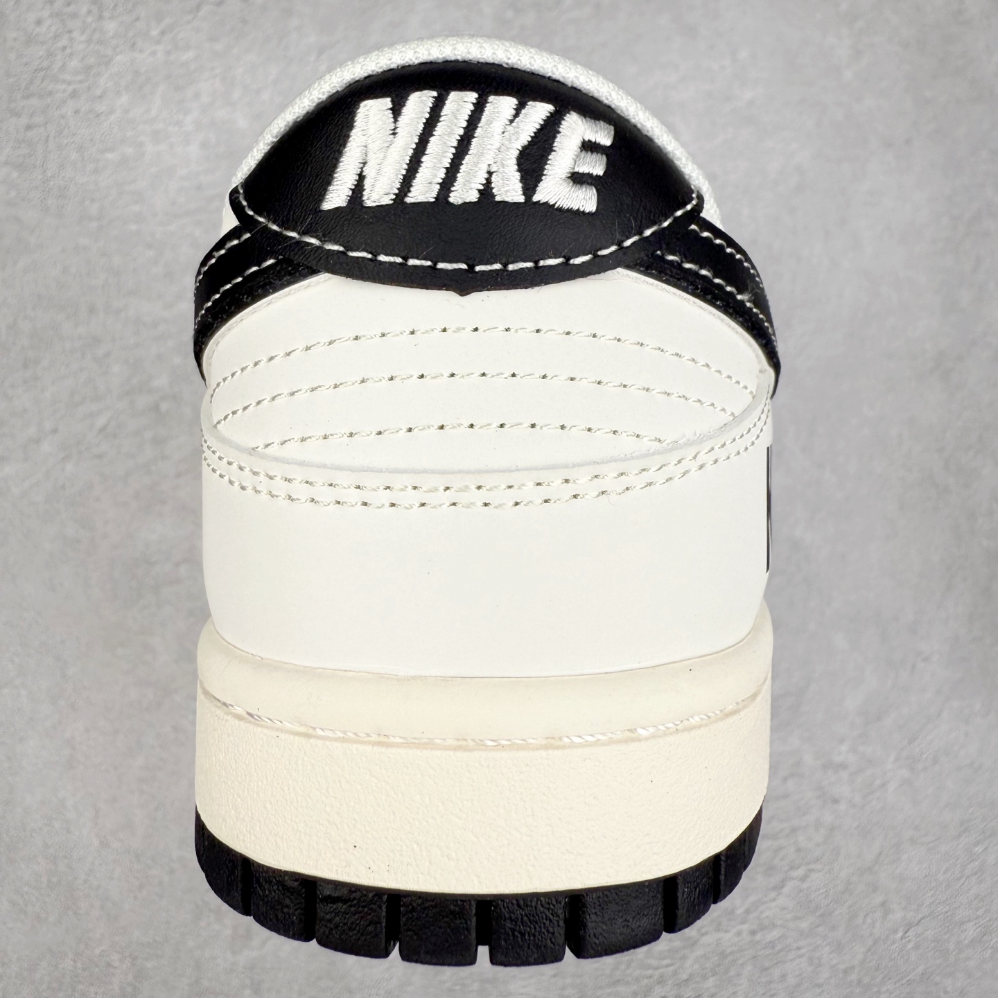 图片[8]-NK Dunk Low 定制配色 SJ1089-002 大厂出品 极力推荐 原装头层材料 独家版型蒸餾加工帶來的是更好的视觉和脚感体验大厂纯原品质出货 清洁度 电绣工艺 皮料切割干净无任何毛边 细节完美 实拍调校N版已经零色差零失真 百分百还原实物色彩所见即所得 不存在货不对板色差等低级问题 选购参考实物拍摄 不混卖不参货 只用心做好货严格选品 承诺混一赔十 尺码：36 36.5 37.5 38 38.5 39 40 40.5 41 42 42.5 43 44 44.5 45-选品中心