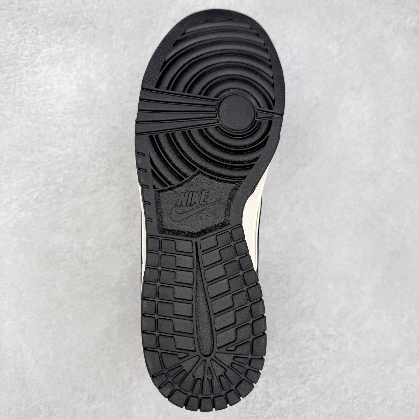 图片[9]-NK Dunk Low 定制配色 SJ1089-002 大厂出品 极力推荐 原装头层材料 独家版型蒸餾加工帶來的是更好的视觉和脚感体验大厂纯原品质出货 清洁度 电绣工艺 皮料切割干净无任何毛边 细节完美 实拍调校N版已经零色差零失真 百分百还原实物色彩所见即所得 不存在货不对板色差等低级问题 选购参考实物拍摄 不混卖不参货 只用心做好货严格选品 承诺混一赔十 尺码：36 36.5 37.5 38 38.5 39 40 40.5 41 42 42.5 43 44 44.5 45-选品中心