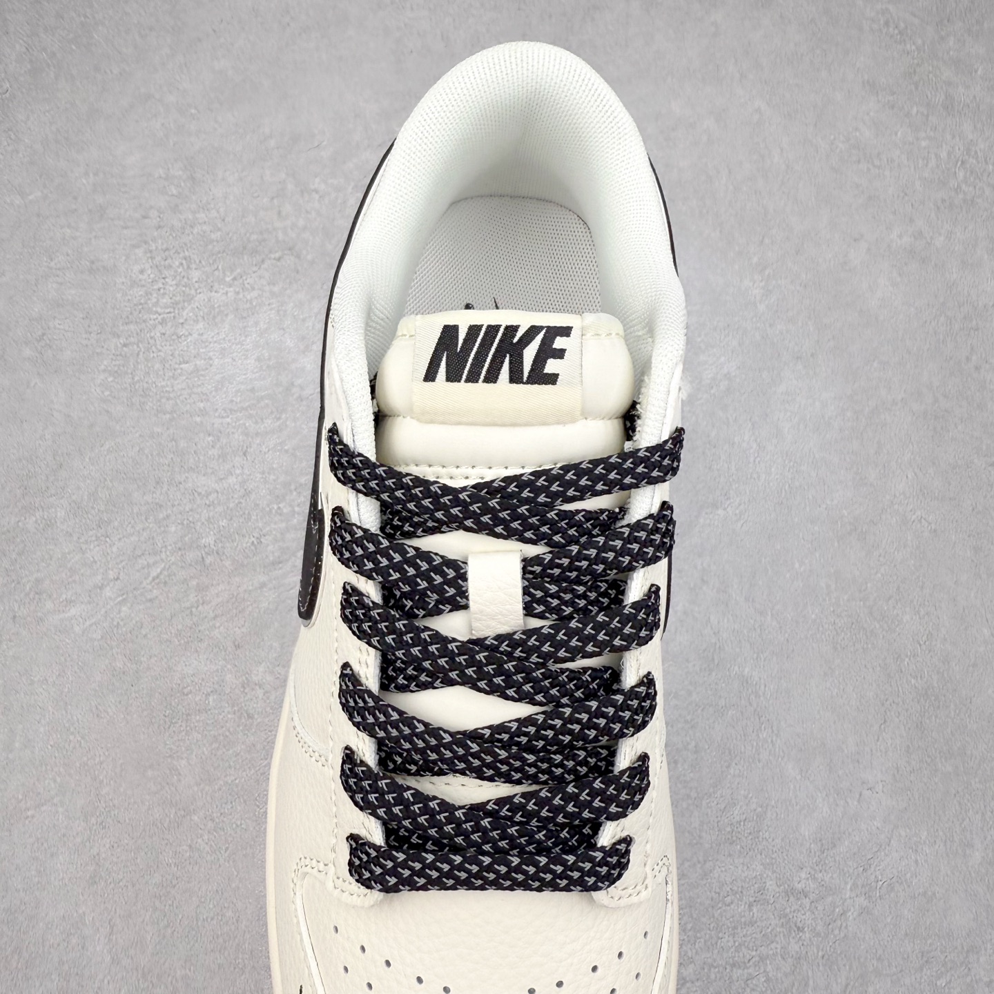 图片[5]-NK Dunk Low 定制配色 SJ1089-002 大厂出品 极力推荐 原装头层材料 独家版型蒸餾加工帶來的是更好的视觉和脚感体验大厂纯原品质出货 清洁度 电绣工艺 皮料切割干净无任何毛边 细节完美 实拍调校N版已经零色差零失真 百分百还原实物色彩所见即所得 不存在货不对板色差等低级问题 选购参考实物拍摄 不混卖不参货 只用心做好货严格选品 承诺混一赔十 尺码：36 36.5 37.5 38 38.5 39 40 40.5 41 42 42.5 43 44 44.5 45-选品中心