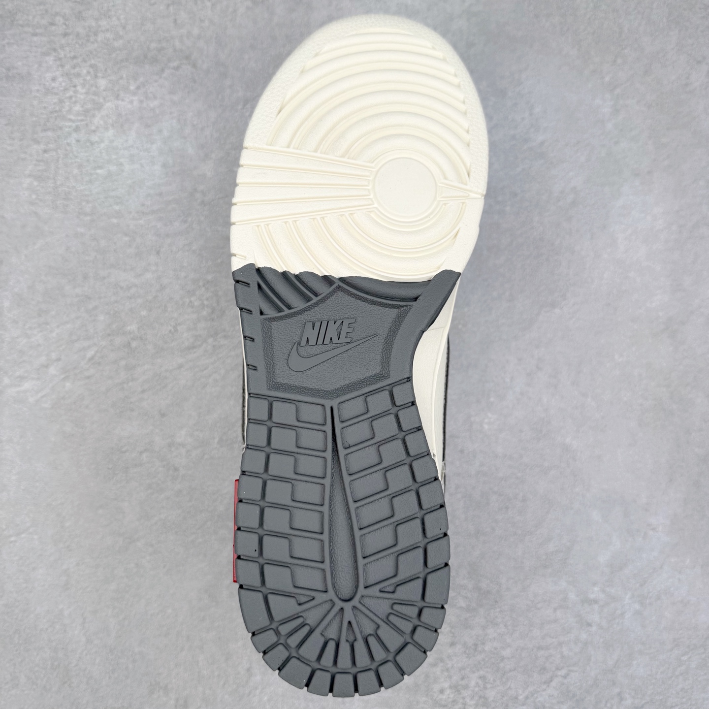 图片[9]-NK Dunk Low 定制配色 MM1089-033 大厂出品 极力推荐 原装头层材料 独家版型蒸餾加工帶來的是更好的视觉和脚感体验大厂纯原品质出货 清洁度 电绣工艺 皮料切割干净无任何毛边 细节完美 实拍调校N版已经零色差零失真 百分百还原实物色彩所见即所得 不存在货不对板色差等低级问题 选购参考实物拍摄 不混卖不参货 只用心做好货严格选品 承诺混一赔十 尺码：36 36.5 37.5 38 38.5 39 40 40.5 41 42 42.5 43 44 44.5 45-选品中心