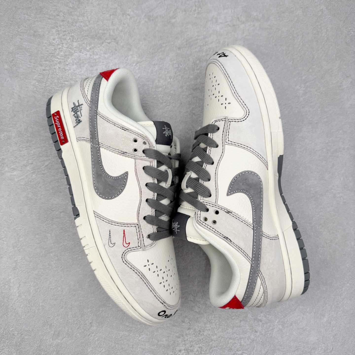 图片[3]-NK Dunk Low 定制配色 MM1089-033 大厂出品 极力推荐 原装头层材料 独家版型蒸餾加工帶來的是更好的视觉和脚感体验大厂纯原品质出货 清洁度 电绣工艺 皮料切割干净无任何毛边 细节完美 实拍调校N版已经零色差零失真 百分百还原实物色彩所见即所得 不存在货不对板色差等低级问题 选购参考实物拍摄 不混卖不参货 只用心做好货严格选品 承诺混一赔十 尺码：36 36.5 37.5 38 38.5 39 40 40.5 41 42 42.5 43 44 44.5 45-选品中心