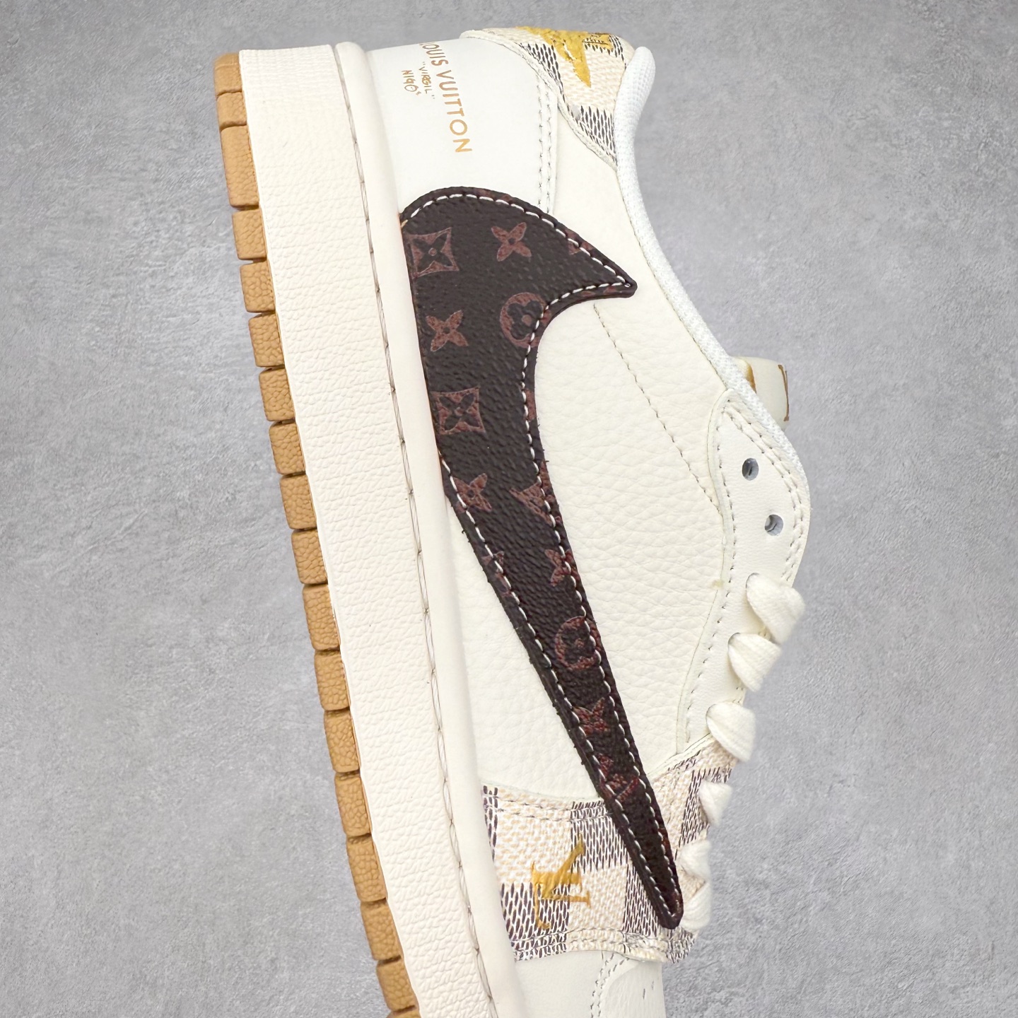 图片[6]-TS x Air Jordan AJ1 Low 倒钩低帮联名定制配色 XS7089-617 原厂内置气垫魔块 A模大底 头层小牛皮 鞋舌AJ原厂专用牛津布+AJ专用反口珍珠布+原厂无杂质高弹内里海棉+特殊封边弹力鞋带 实拍调校N版已经零色差零失真 百分百还原实物色彩所见即所得 不存在货不对板色差等低级问题 选购参考实物拍摄 不混卖不参货 只用心做好货严格选品 承诺混一赔十 尺码：36 36.5 37.5 38 38.5 39 40 40.5 41 42 42.5 43 44 44.5 45-选品中心